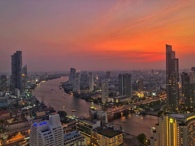 This never gets old. Thanks for the views and the unending champagne, @lebuahotelsresorts. #bangkok #sunset #lebua #lebuaskybar #frommersbestphoto #frommers #frommersthailand