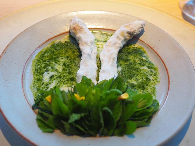 What the most out-there thing you&rsquo;ve ever eaten? I&rsquo;ve had goat brain and ant larva but this wins for veggie-based innovation. @nomacph&rsquo;s molded green asparagus with a salad of wild herbs served with a pumpkin seed and roasted yeast 