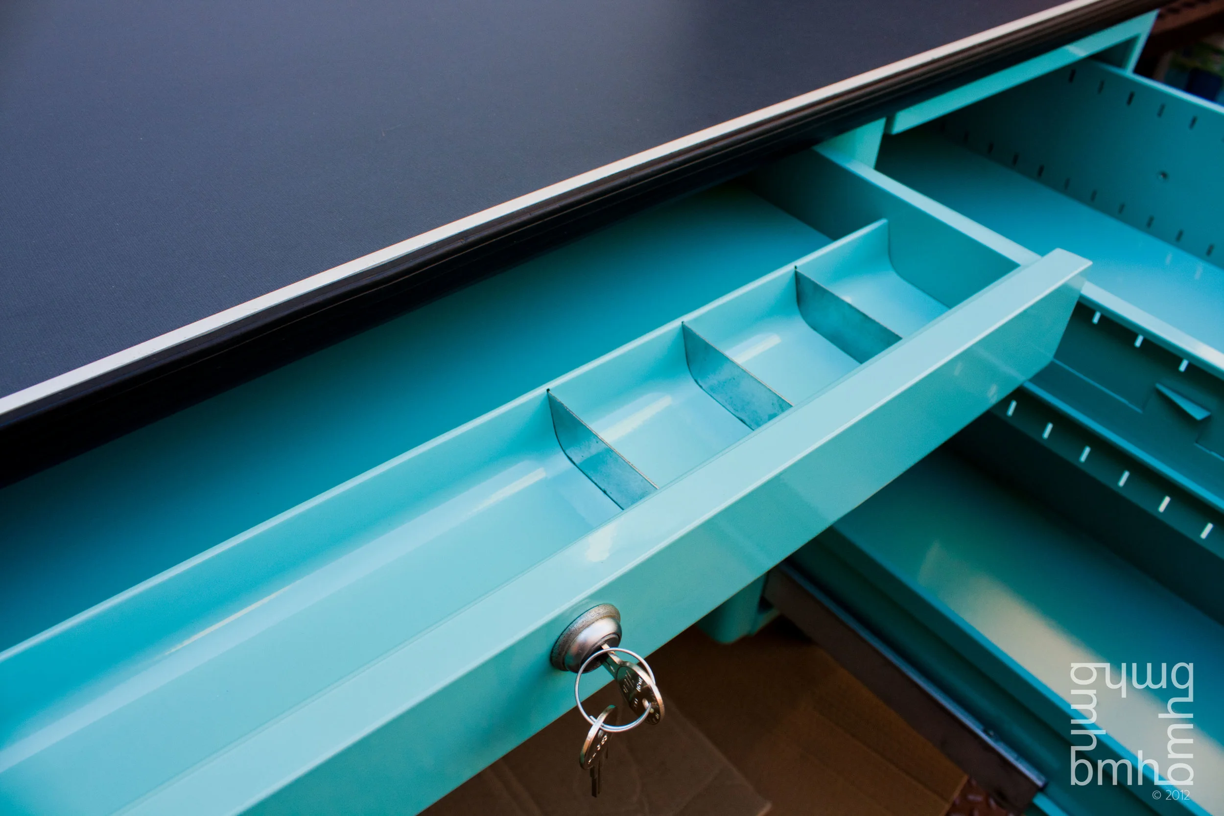art_metal_desk_Lblue-5.jpg
