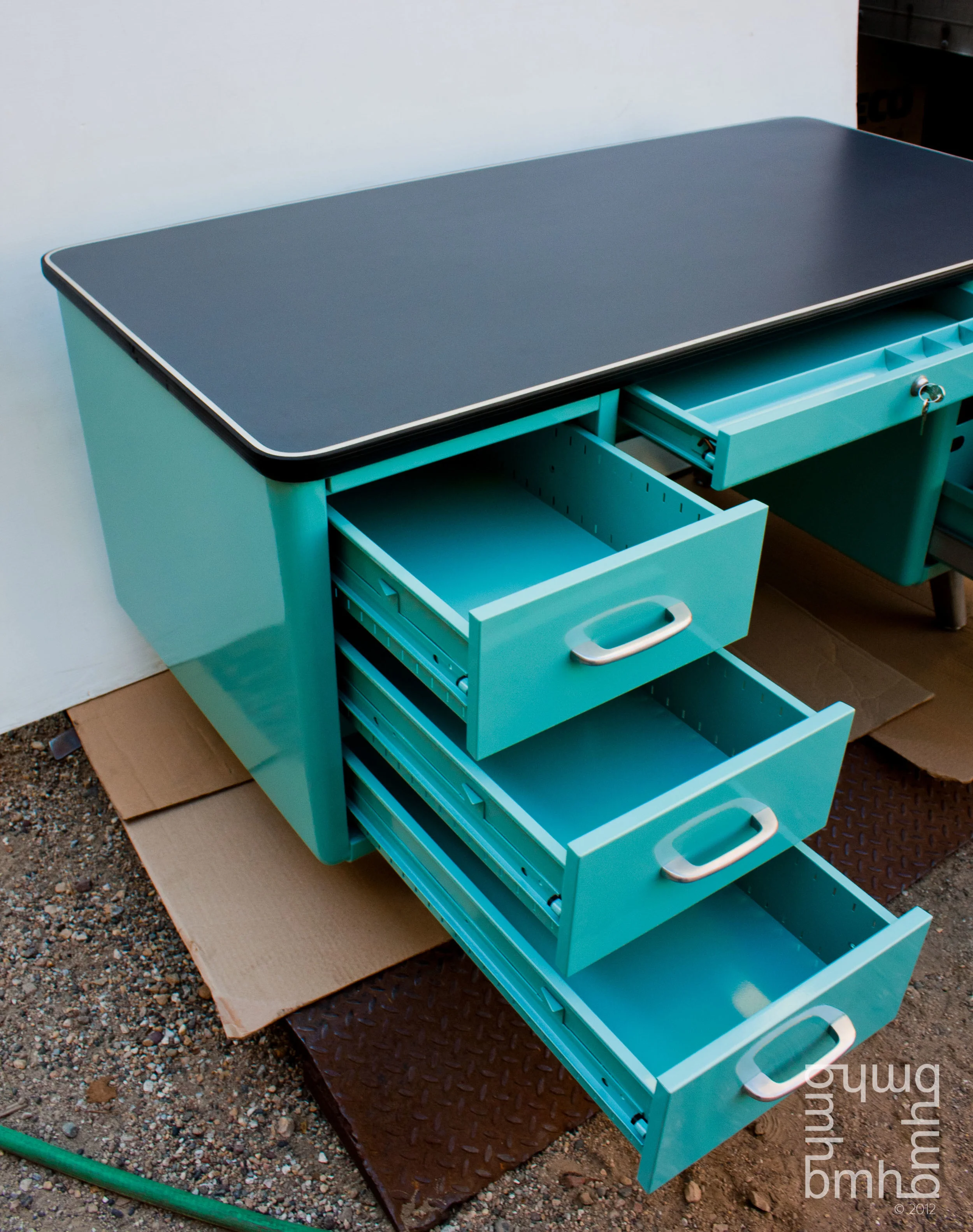 art_metal_desk_Lblue-6.jpg