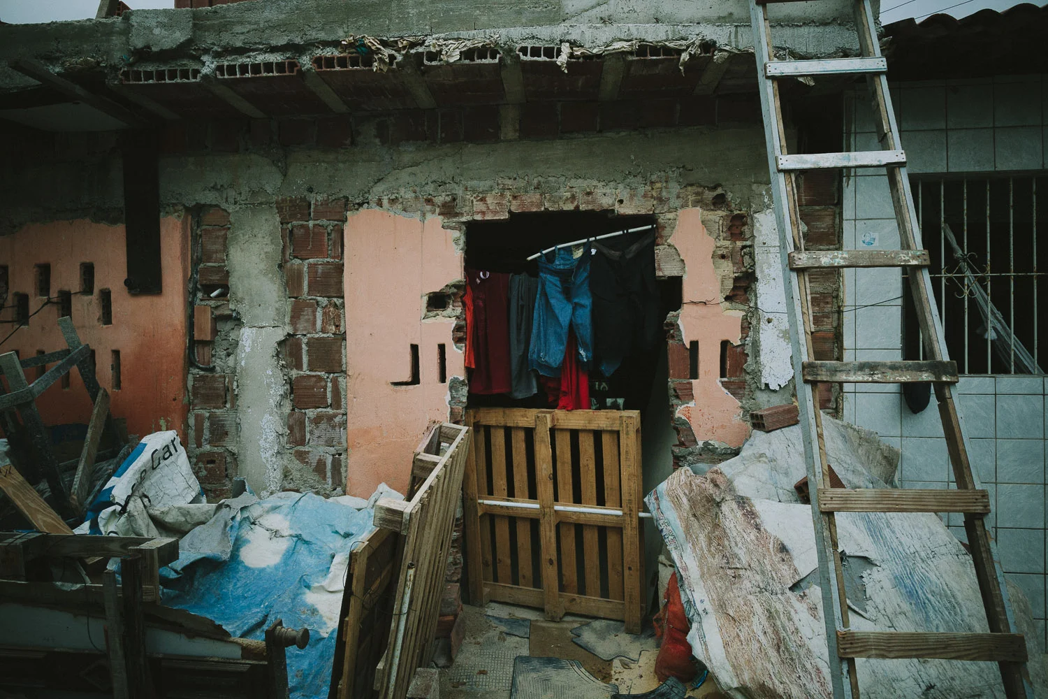 The neighborhood where Emidio lives is a very very poor section of the city with substantial poverty and high crime rate. Many of the houses are nothing more than pieces of thin wood and tin. In spite of this, many friendly people live there and are often generous with their smiles and kindness.