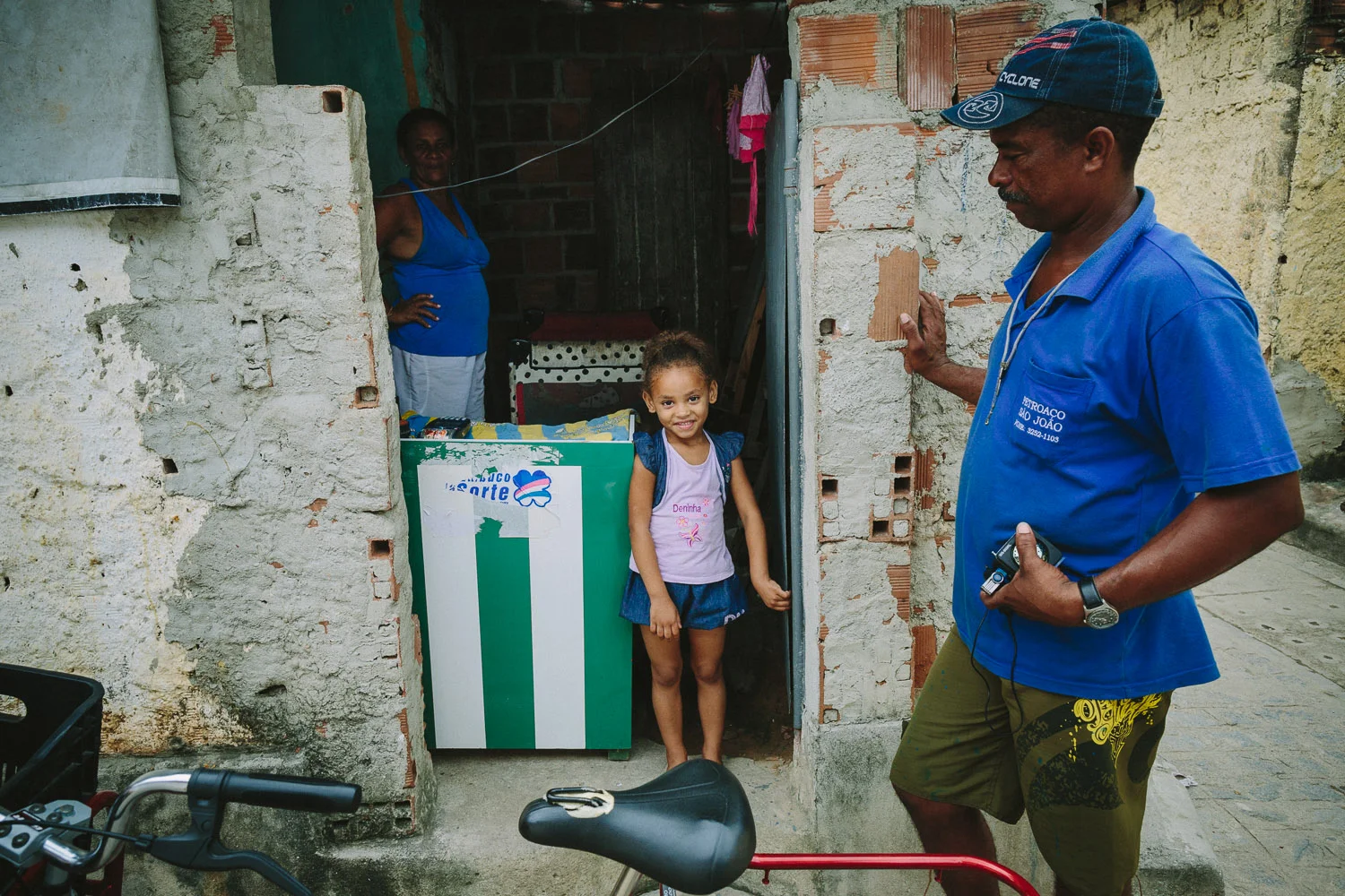 The neighborhood where Emidio lives is a very very poor section of the city with substantial poverty and high crime rate. Many of the houses are nothing more than pieces of thin wood and tin. In spite of this, many friendly people live there and are often generous with their smiles and kindness.