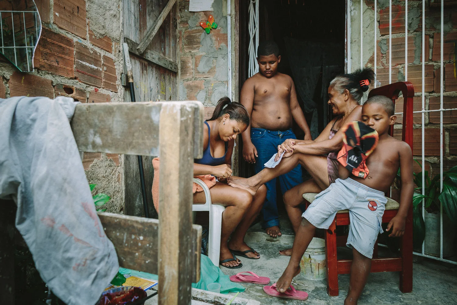 The neighborhood where Emidio lives is a very very poor section of the city with substantial poverty and high crime rate. Many of the houses are nothing more than pieces of thin wood and tin. In spite of this, many friendly people live there and are often generous with their smiles and kindness.
