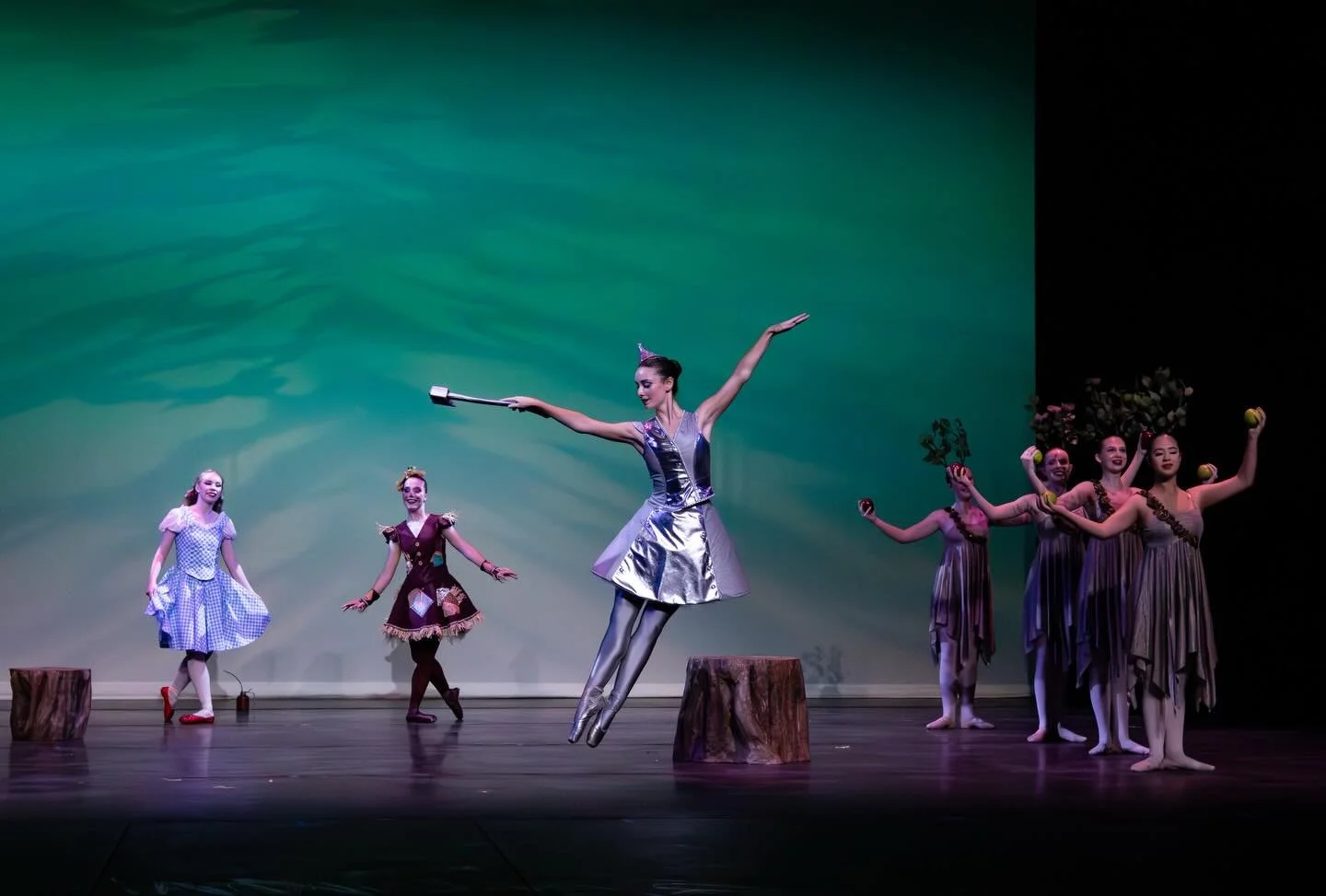 Wizard of Oz - Only Had a Heart - Tin and Apple Trees

@oregonyouthballet 

@enpointephotog 

#wizardofoz #tingirl #womanchoreographer #oregonyouthballet