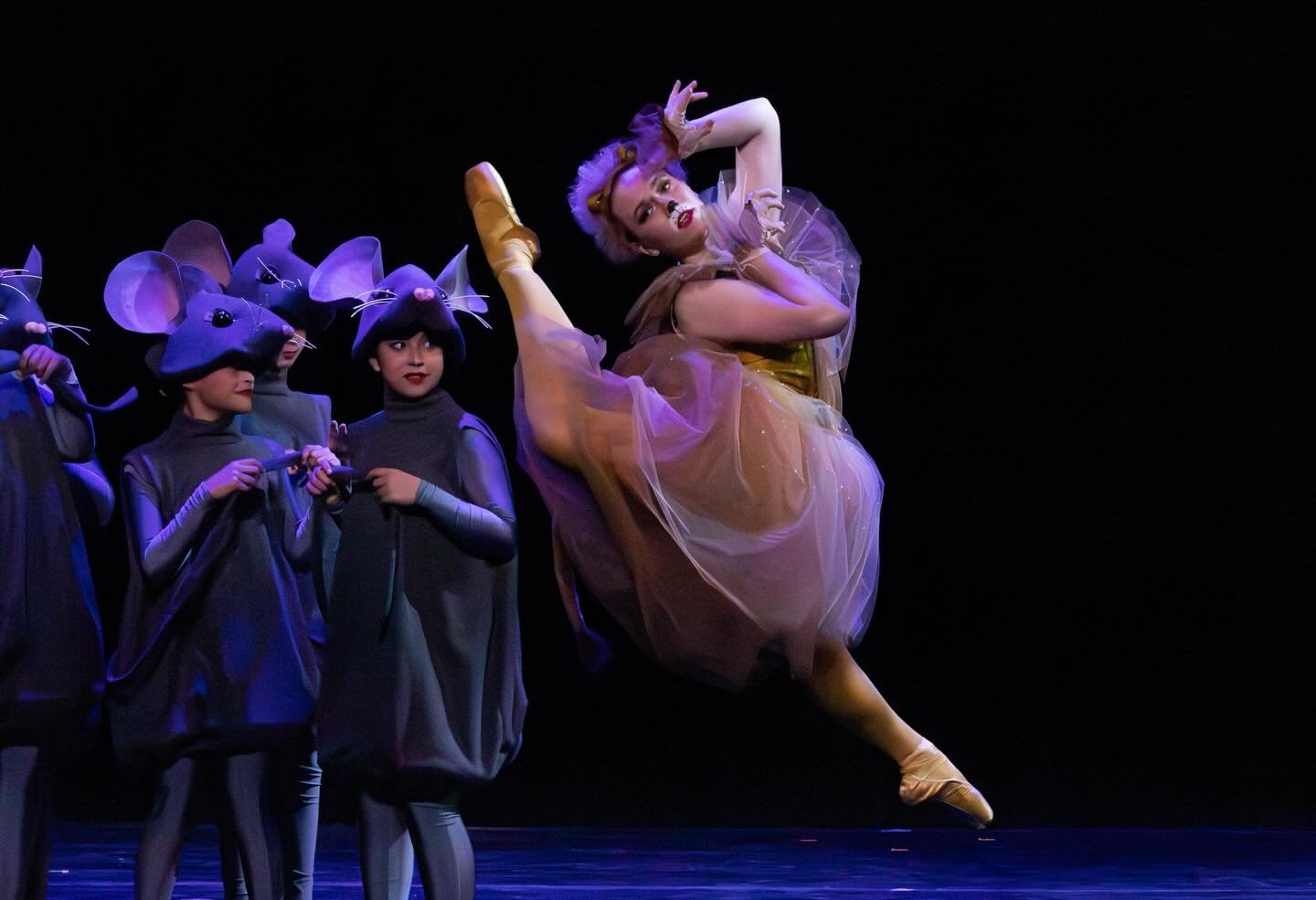 Wizard of Oz - Only Had the Nerve - Lion &amp; Mice

@oregonyouthballet

@enpointephotog

#wizardofoz #cowardlylion #womanchoreographer #oregonyouthballet #storyballet