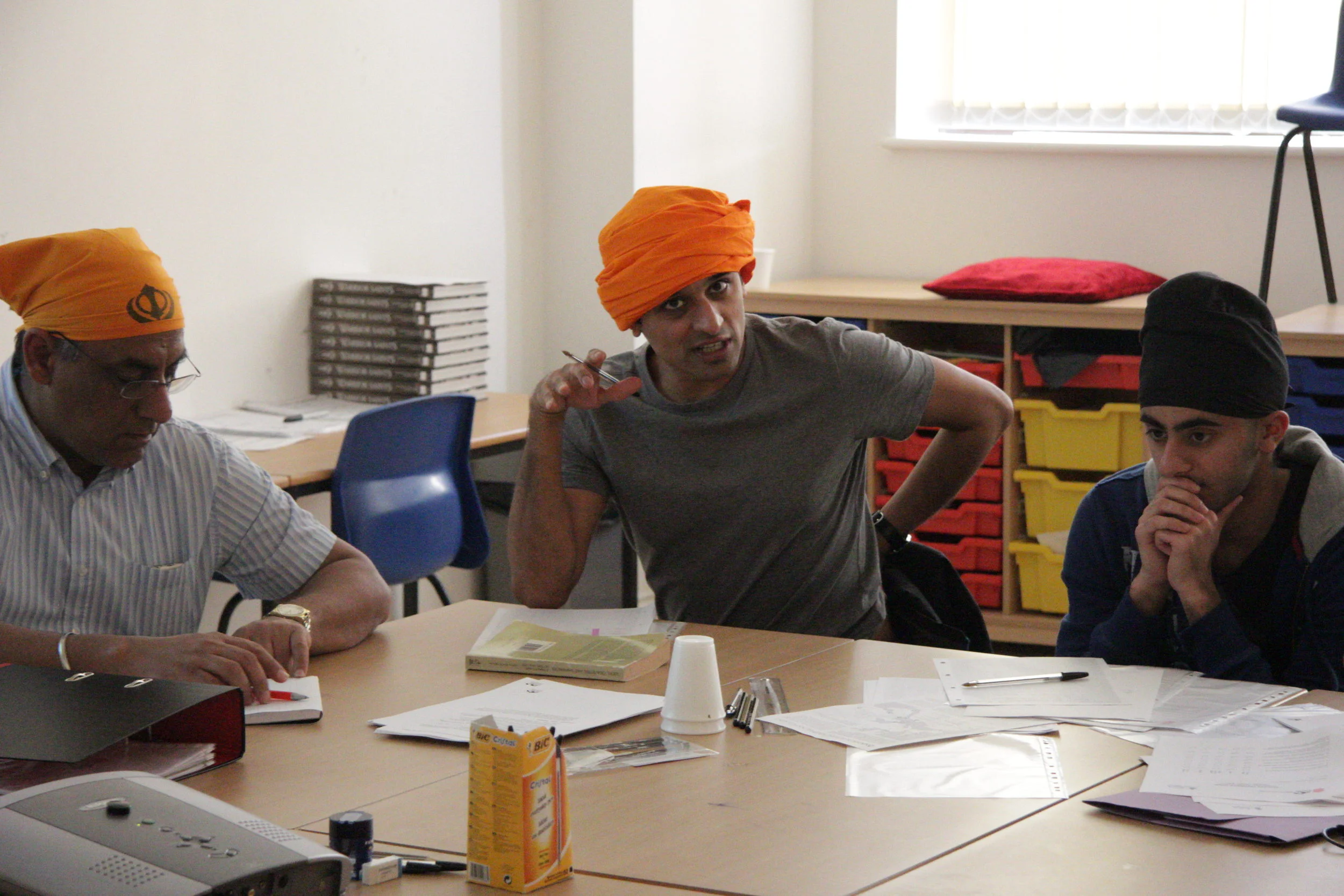 Avin Shah sports an interesting turban design - he cuts a certain dash, eh?
