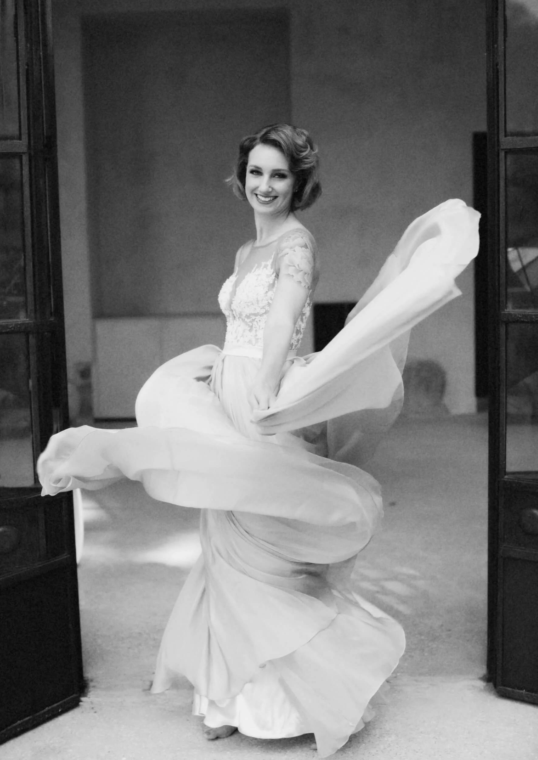 Portrait-of-lady-dancing-in-flowing-fabric-concept-art