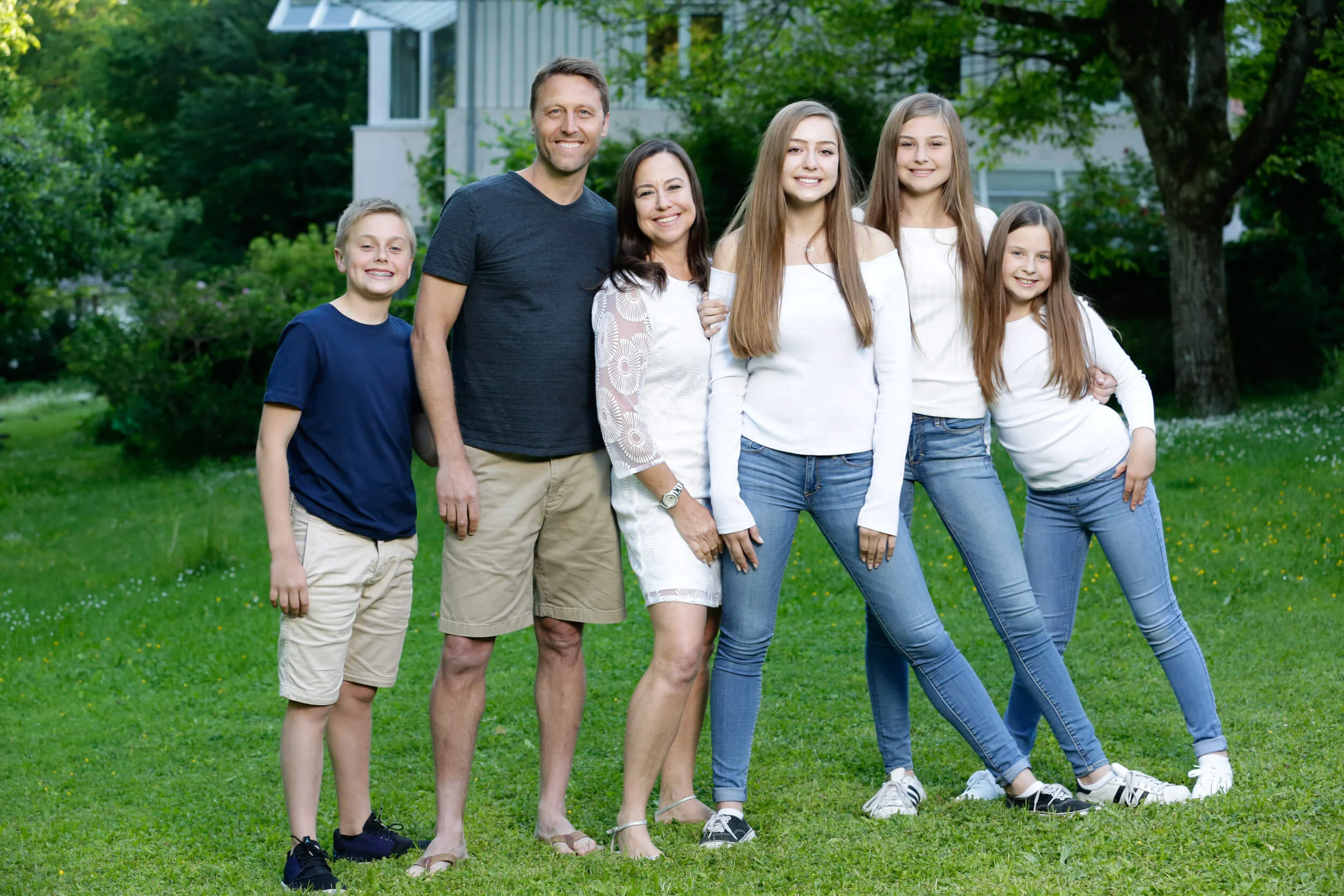 Outdoor-Summer-Family-Portrait-Photography