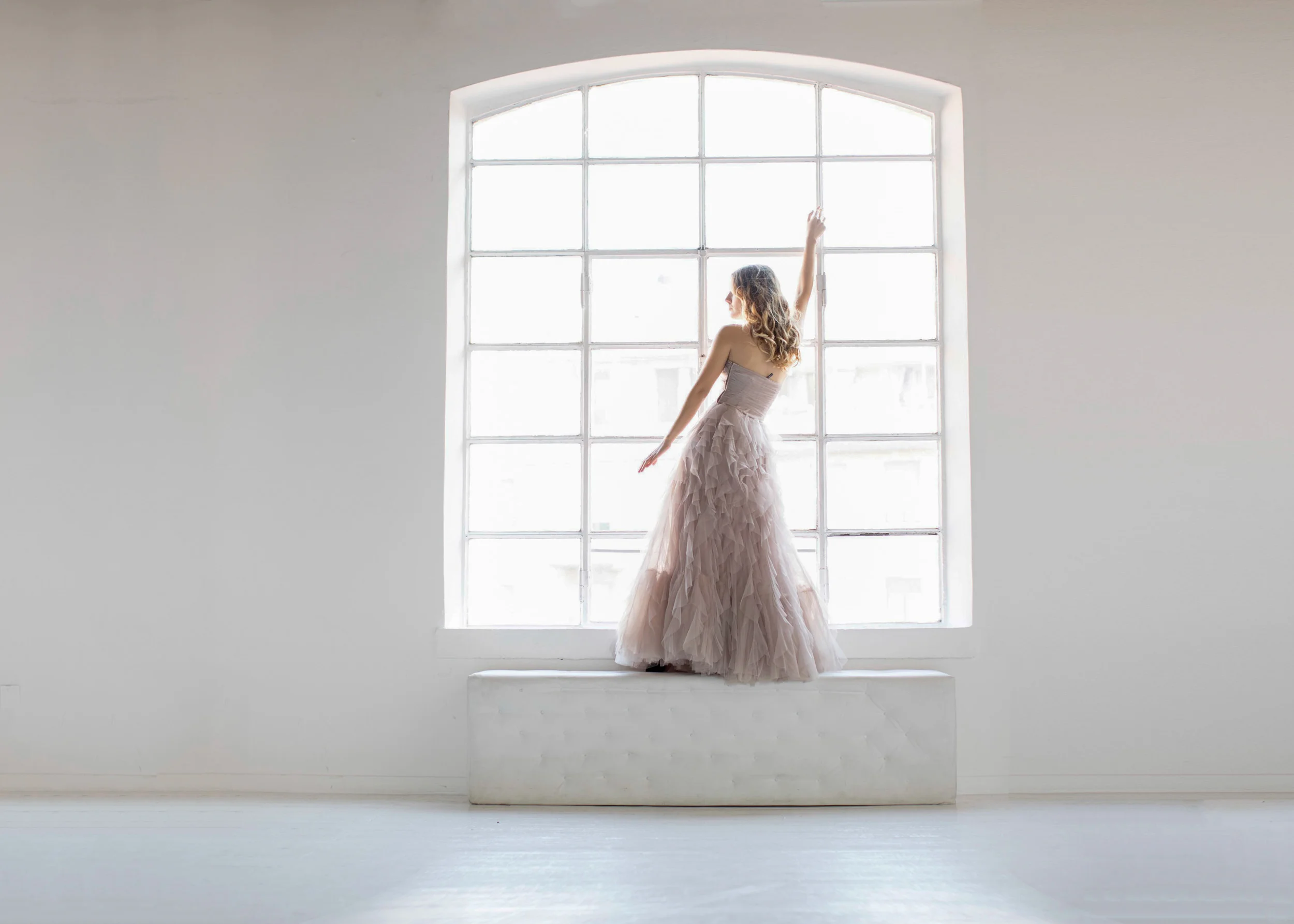 Glamorous-beautiful-on-location-professional-portrait-photography