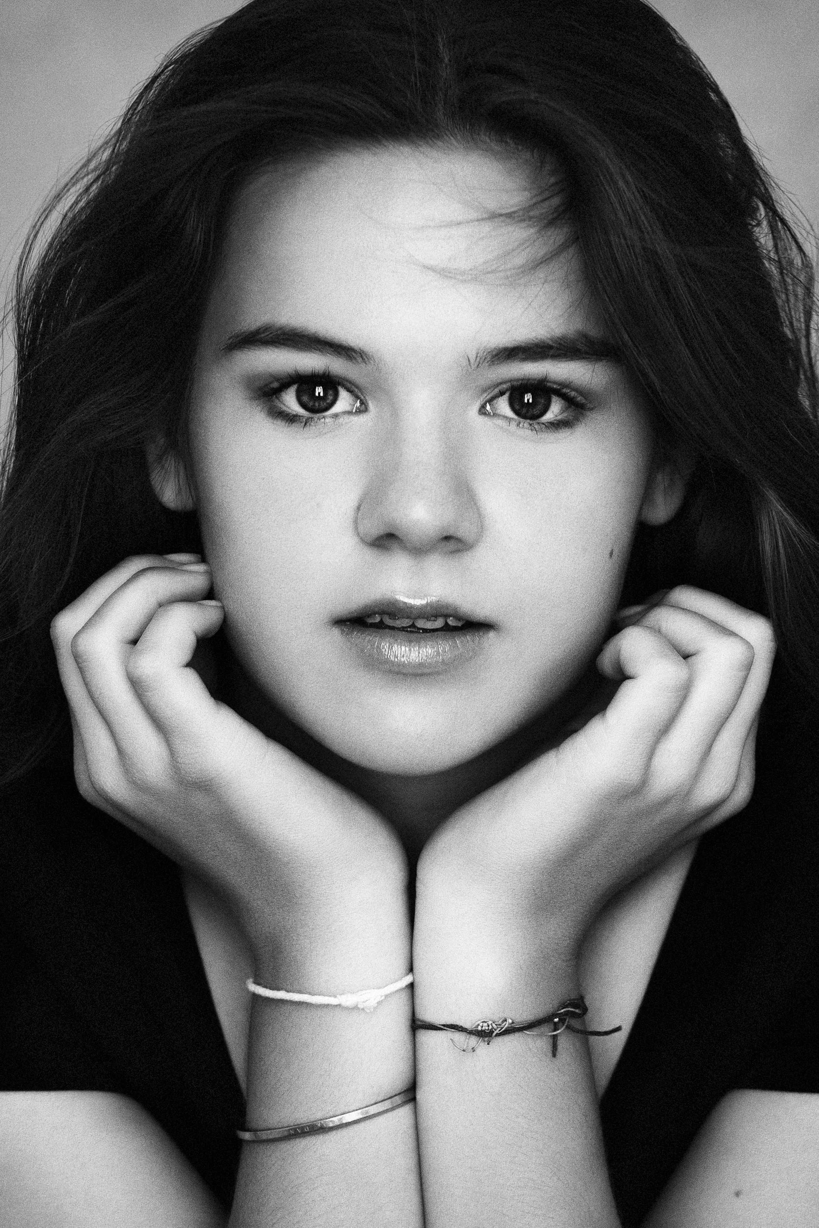 Black-and-white-graduate-portrait-photography-MIS