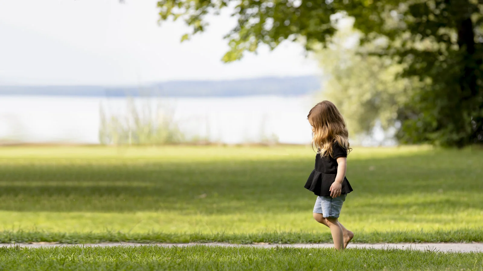 Sea-Kid-Photography-By-the-lake-by-Charlotte-Starup