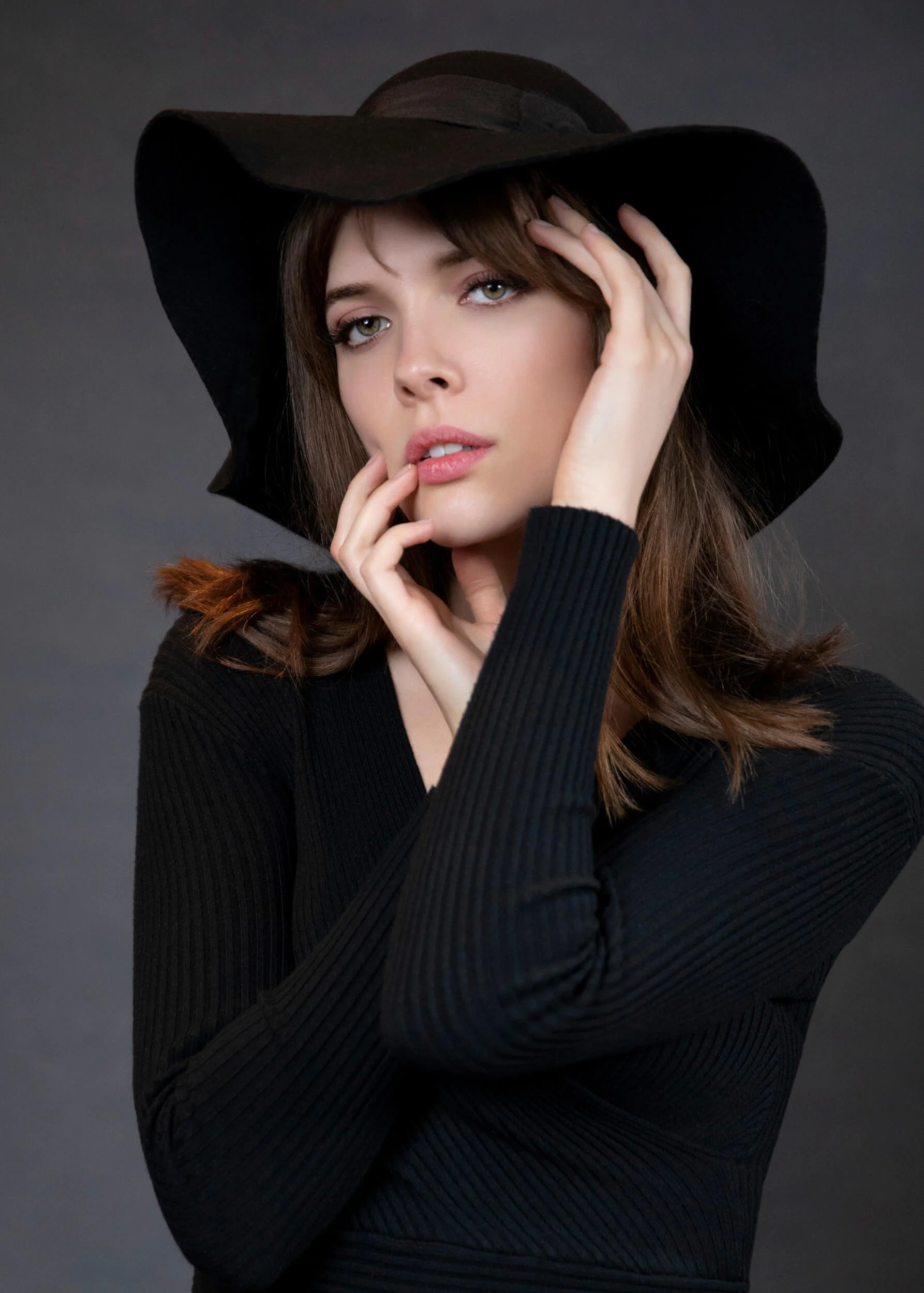 Glamorous-studio-portrait-photography-startupphoto