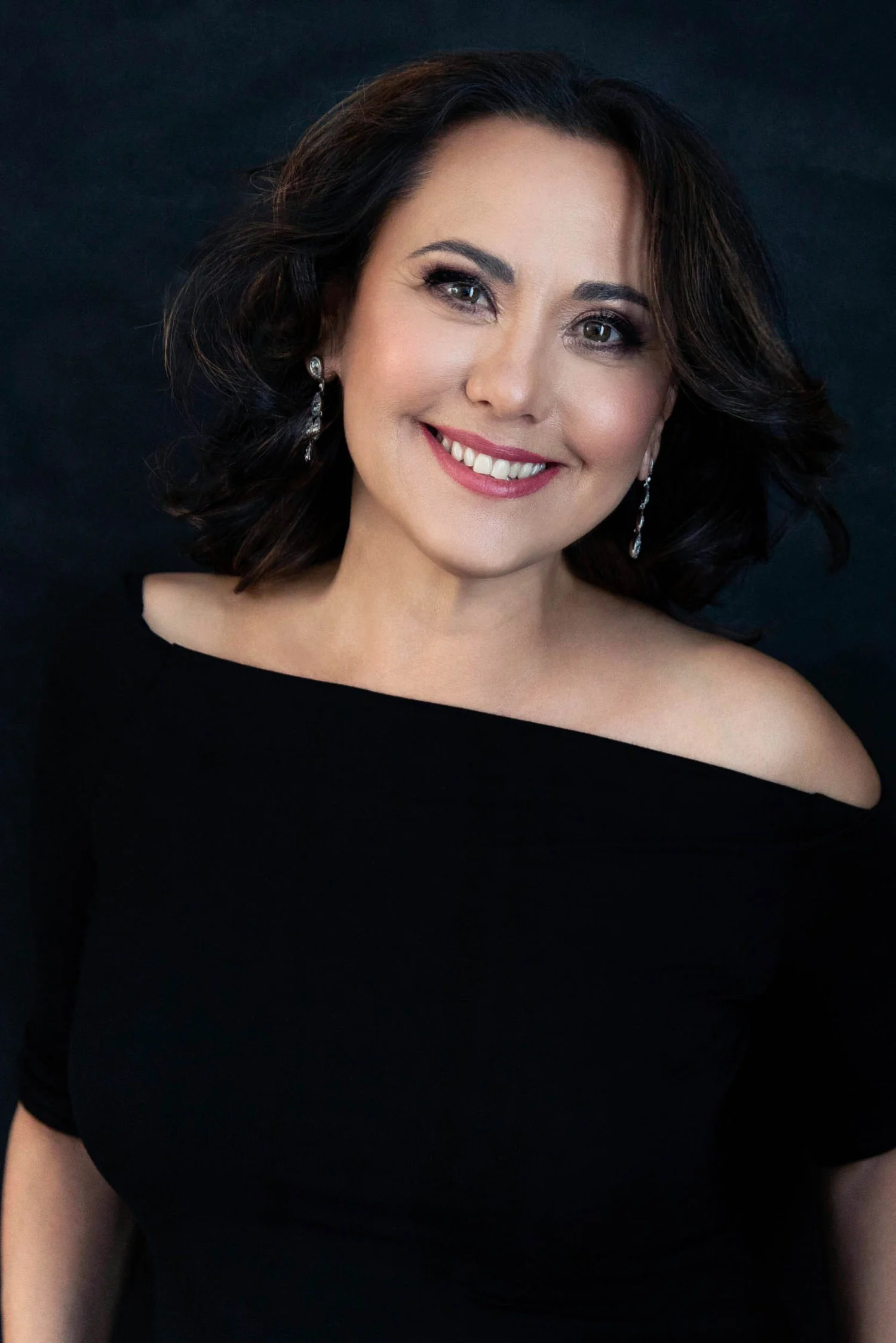 Black-dress -elegant-portrait-photography