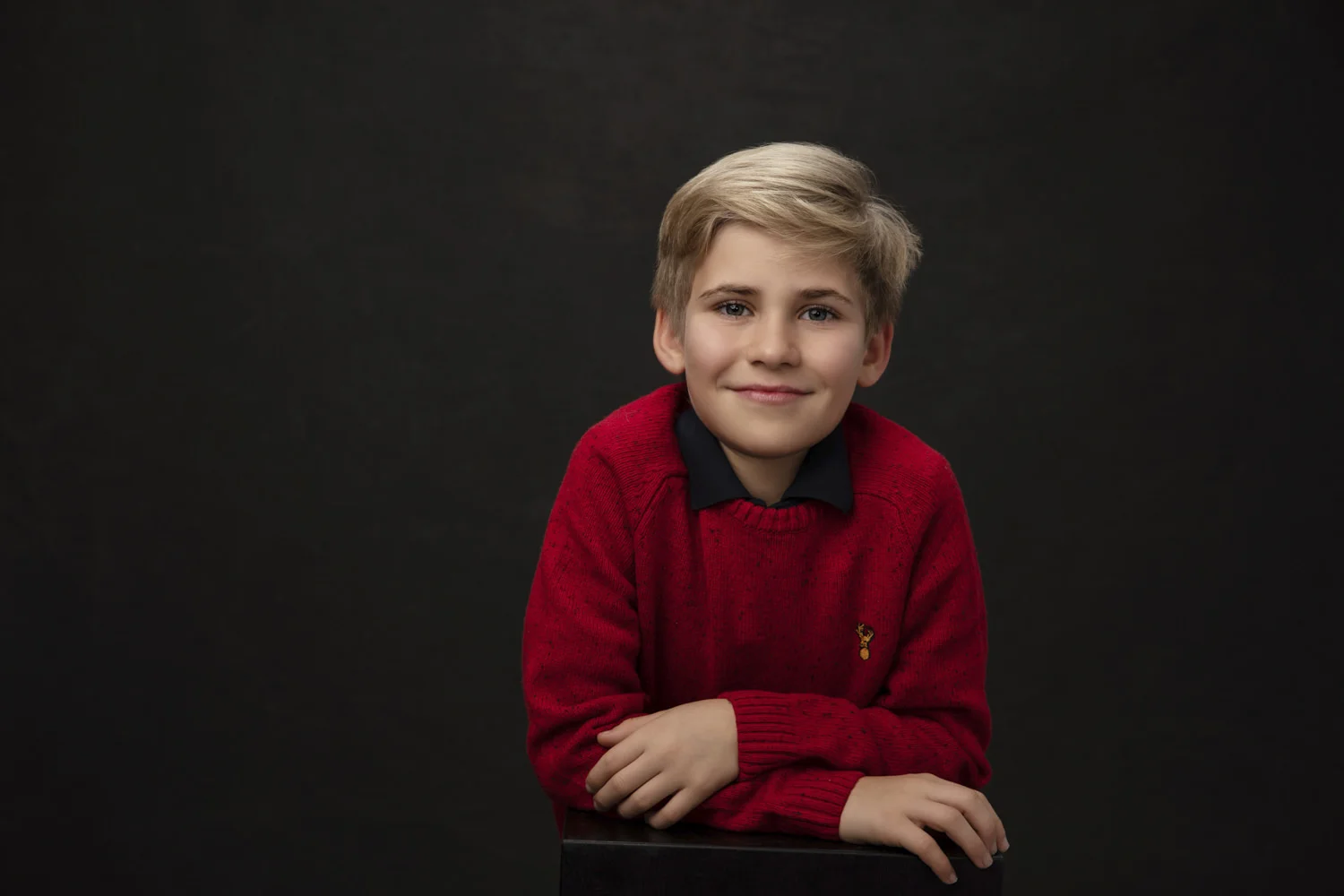 Handsome-boy-on-studio-photography