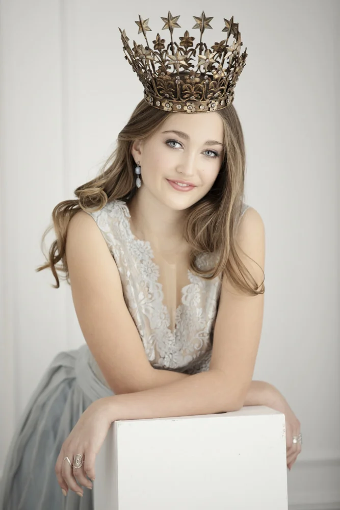 Beautiful-young-infuencer magazine style portraiture-StarupPhoto-Starnberg