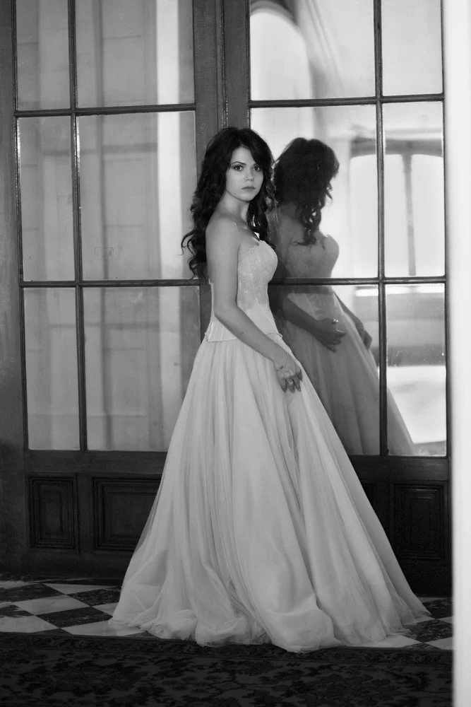 Elegant-Beautiful-lady-on-location-portrait-photography