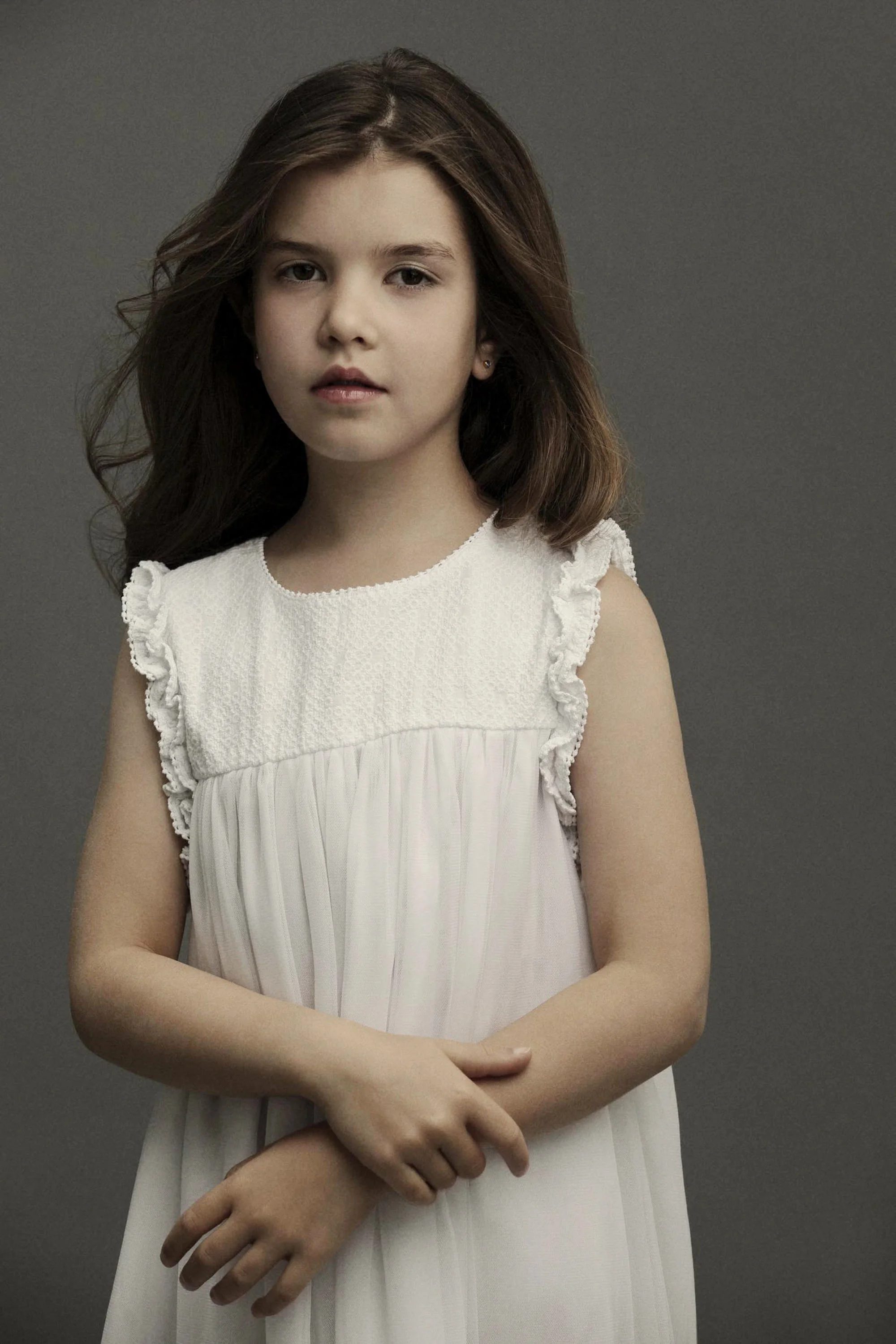Cute-little-girl-in-studio-portrait-photography