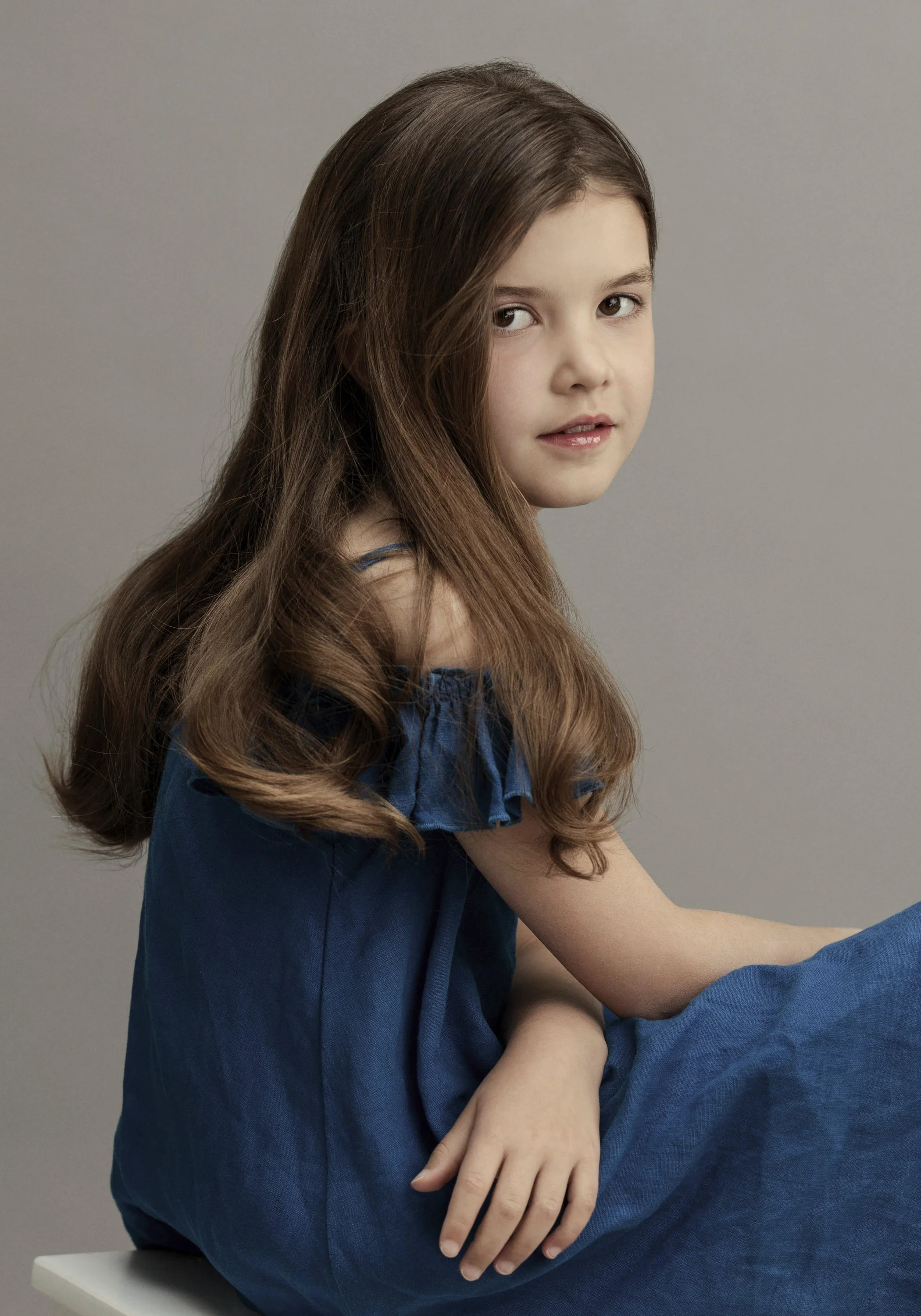 Pretty-girl-in-studio-portrait-photography