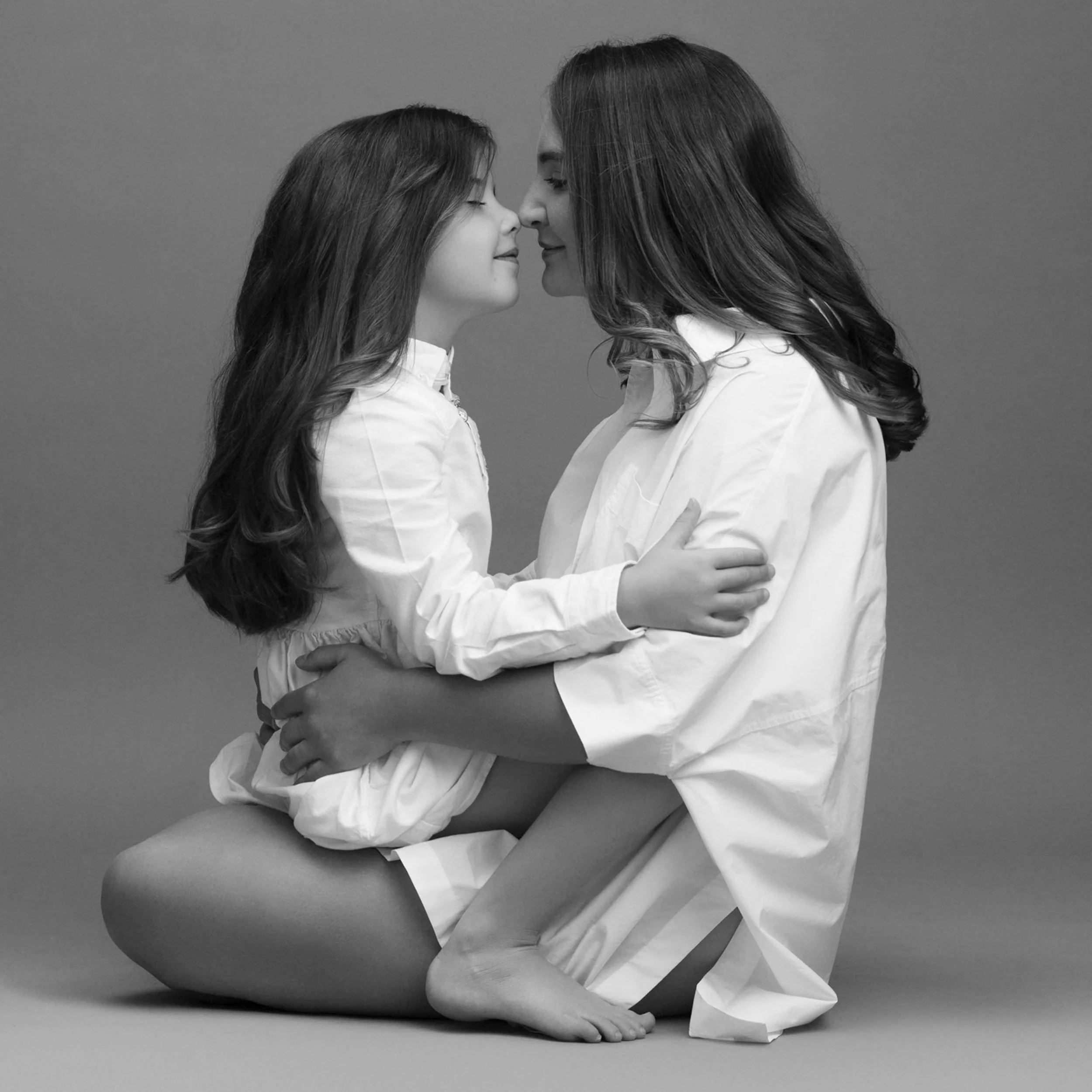 Beautiful-mother-and-child-contemporary-studio-photography-startupPhoto