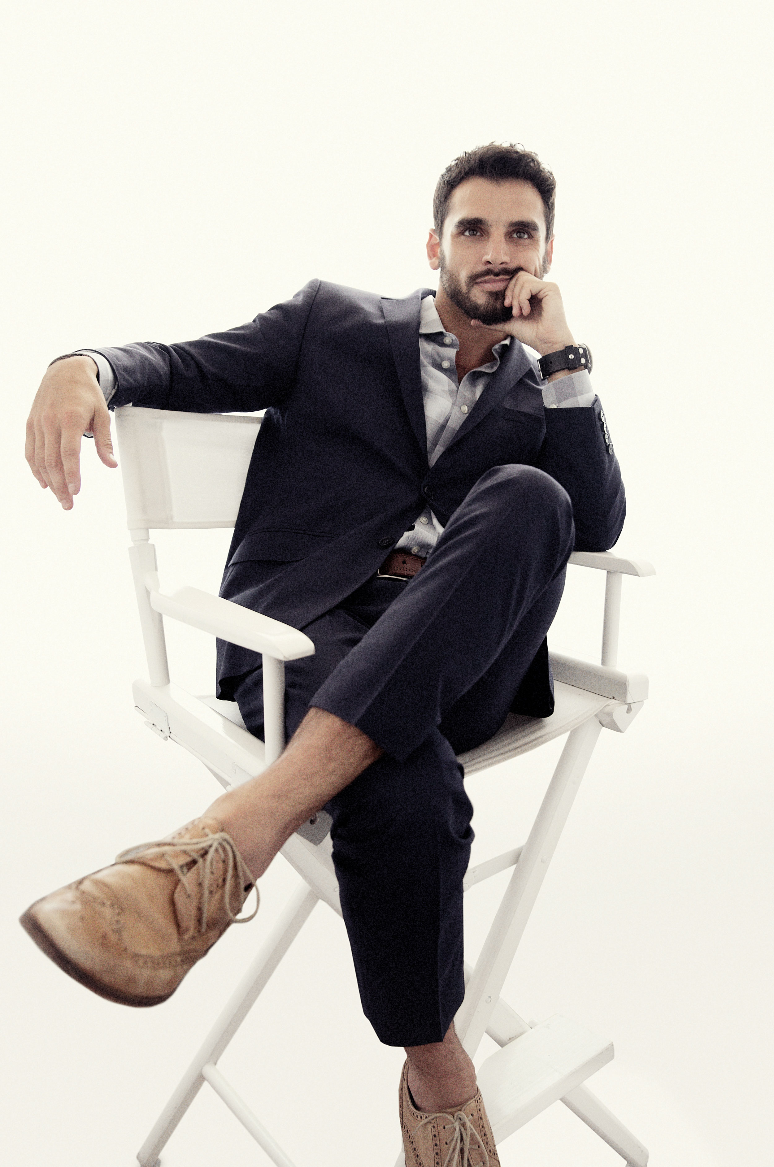 Elegant-cool-man-sitting-Feldafing-studio-portrait-headshot