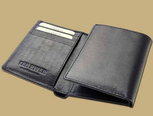 sean-celtic-tri-fold-wallet-black-2g-600x457.jpg