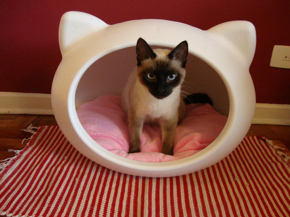 white_cat_bed_guisapet_home.jpg