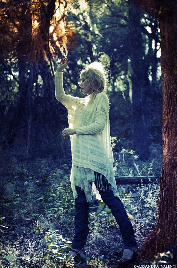 Ashley Smith for Free People July 2011 Catalogue “Out takes”… Shot in Austin, Texas. Photos by Alexandra Valenti. 