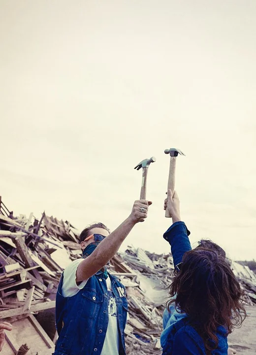 from the Texas Longest Hammer Choir, an art happening created by Andy Rihn in Austin, Texas… photo by Alexandra  Valenti (alexandravalenti.com)