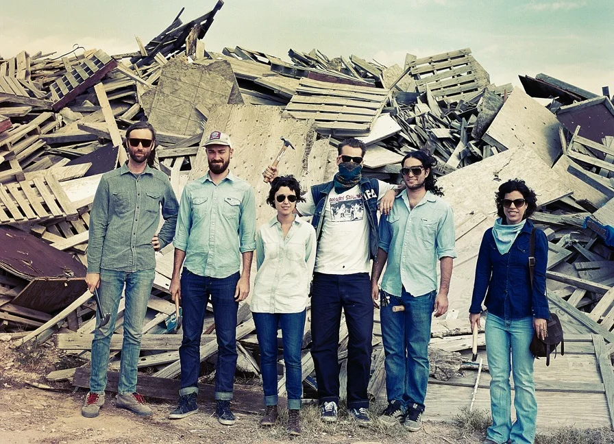 from the Texas Longest Hammer Choir, an art happening created by Andy Rihn in Austin, Texas… photo by Alexandra  Valenti (alexandravalenti.com)