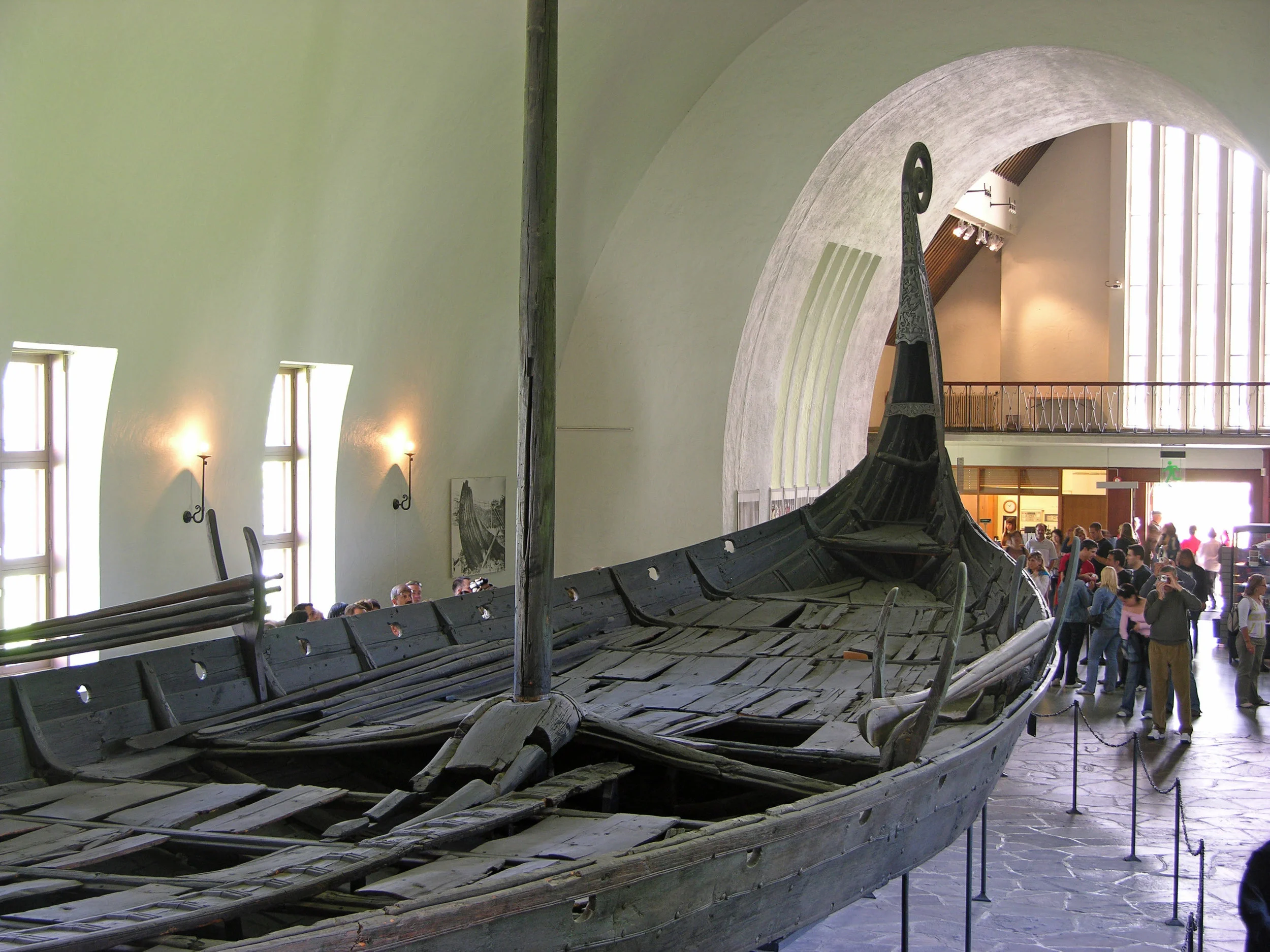"Wikingerschiff Oslo" by Hofi0006 - Own work. Source: Wikipedia Commons .