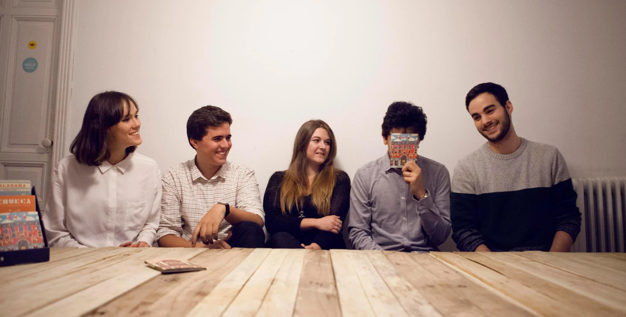 Hablando con: walk with me