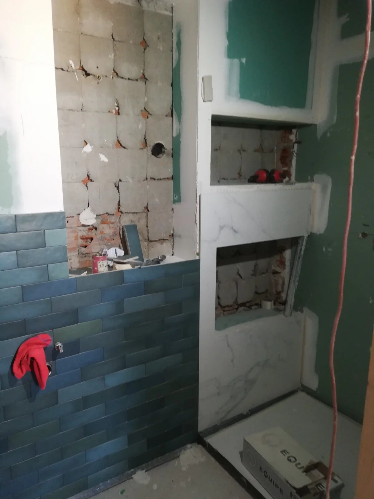 reforma integral madrid emmme studio Ana y Eduardo obra alicatado baño.jpg