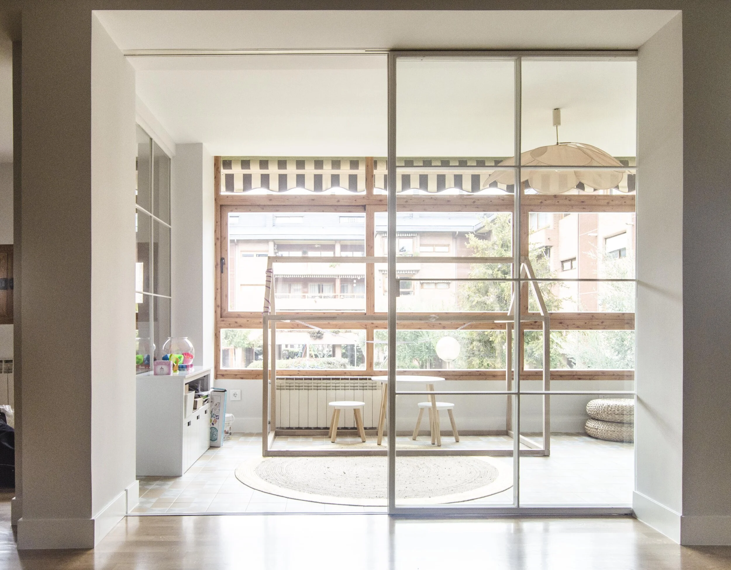 reforma integral madrid emmme studio Vanesa y Jose terraza puerta corredera cerrajería.jpg