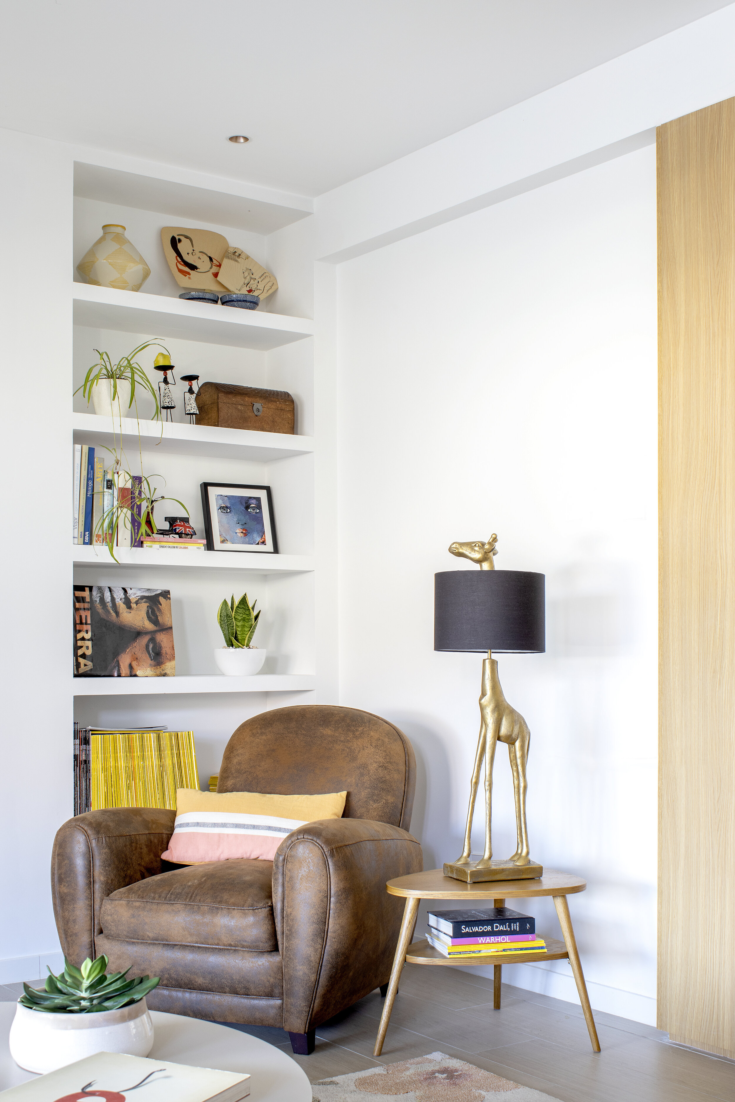 diseño interiores madrid interiorismo integral emmme studio ricon de lectura mobiliario a medida barrio de las letras Juanfe y Montse.jpg