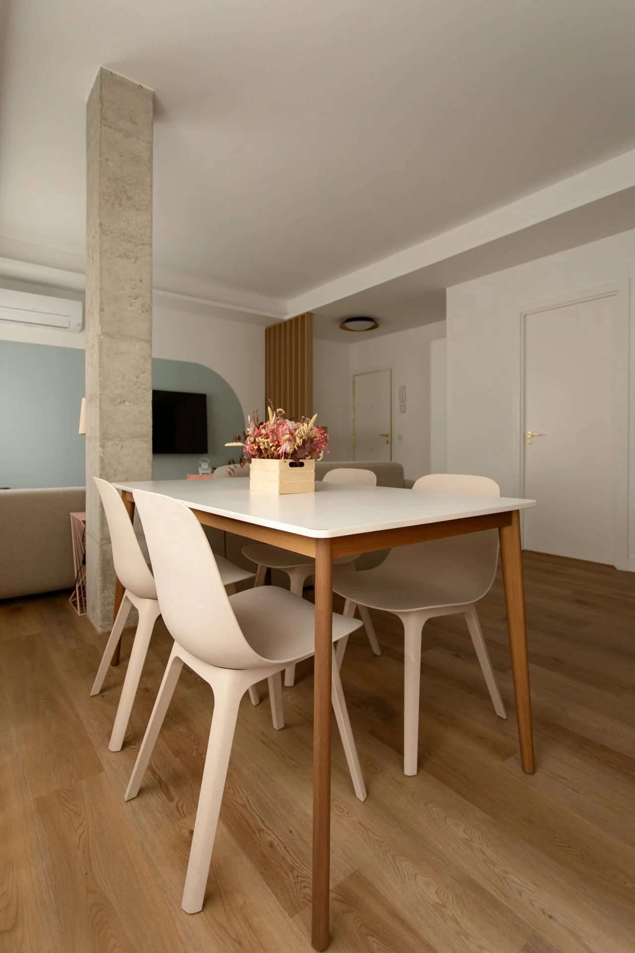Emmme Interiorismo_comedor_madera_Casa Lara y Javi_1.jpg
