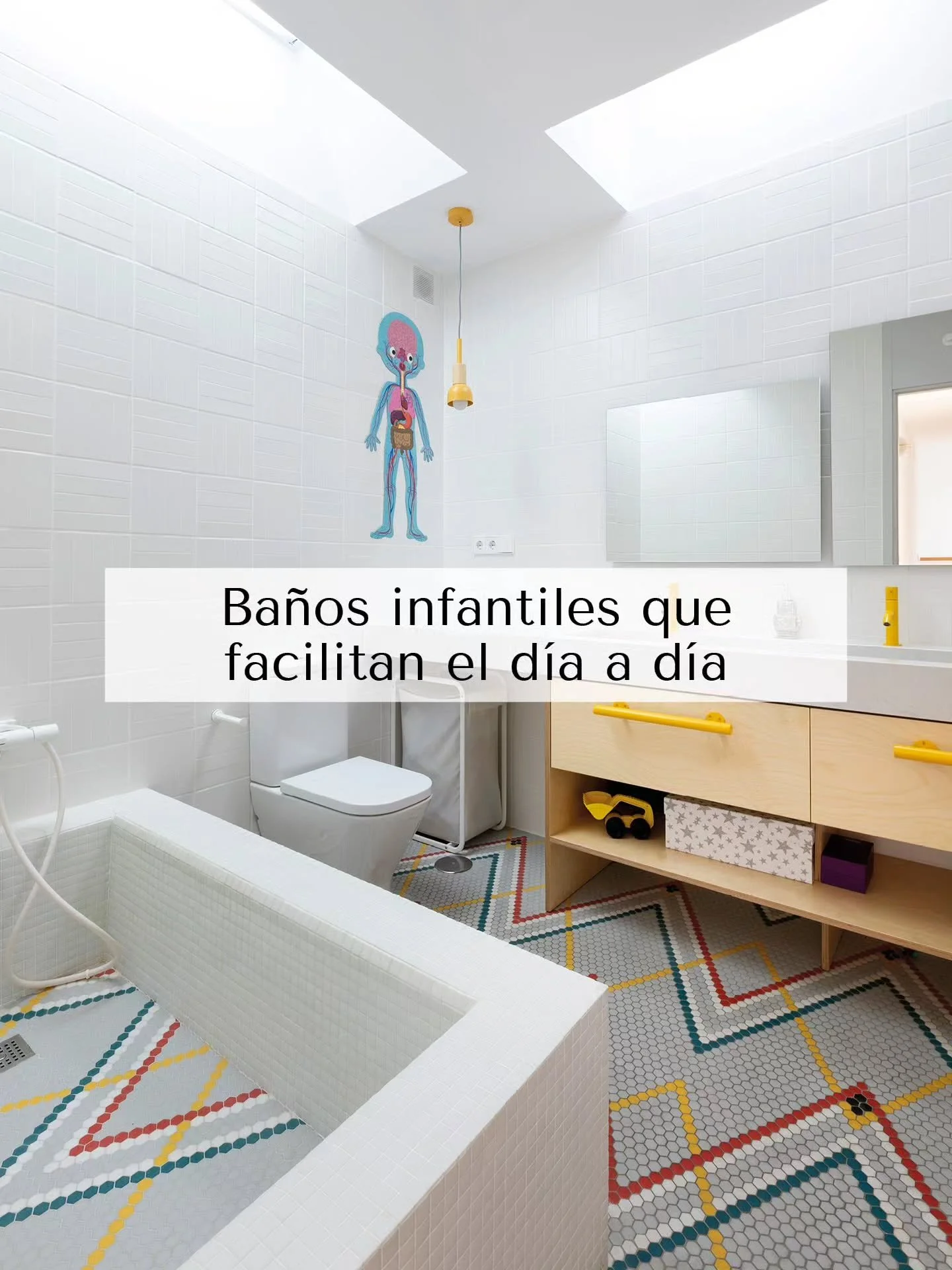 Tu ba&ntilde;o infantil no est&aacute; &ldquo;mal&rdquo;. Est&aacute; pidiendo una cosa: que os lo ponga f&aacute;cil. ☺️

Con peques, el ba&ntilde;o se convierte en una carrera diaria: prisas, mil cosas por medio y la sensaci&oacute;n de que nunca e