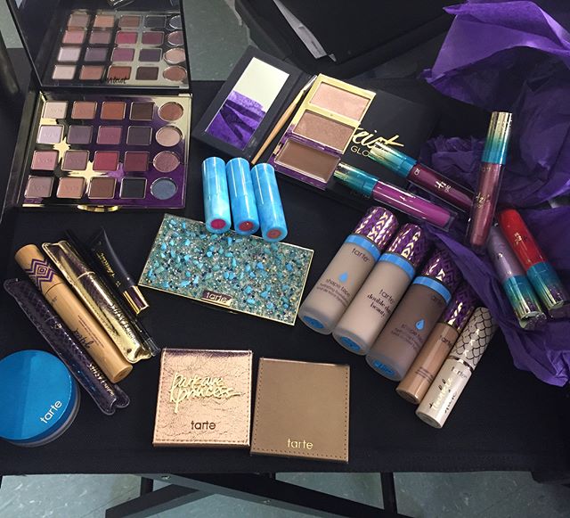 A huge thank you to @tartecosmetics for this selection of products. Faces will be set on this feature 
#tarte #tartecosmetics #makeup #nycartist #makeup #makeupkit #makeupstation #setup #workspace #mua #beautyshoot #bts #makeupporn #beauty #makeup #i