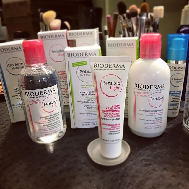 One of my ride or dies when it comes to skin care and prep 
@biodermausa your amazing support is greatly appreciated. Talent is living for your products! 
#bioderma #biodermausa #skincare #skinprep #makeup #makeupkit #makeupstation #setup #workspace 