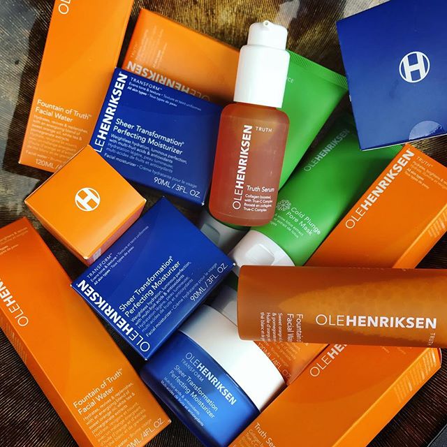 A big thank you to @olehenriksen and @kendobrandsnyc for sending these skin care products. Going straight into the kit!
🔸🔷🔶🔹
#olehenriksen #kendobrands #OleGlow #skincare #skinprep #makeup #makeupkit #makeupstation #taketheplunge #workspace #mua 