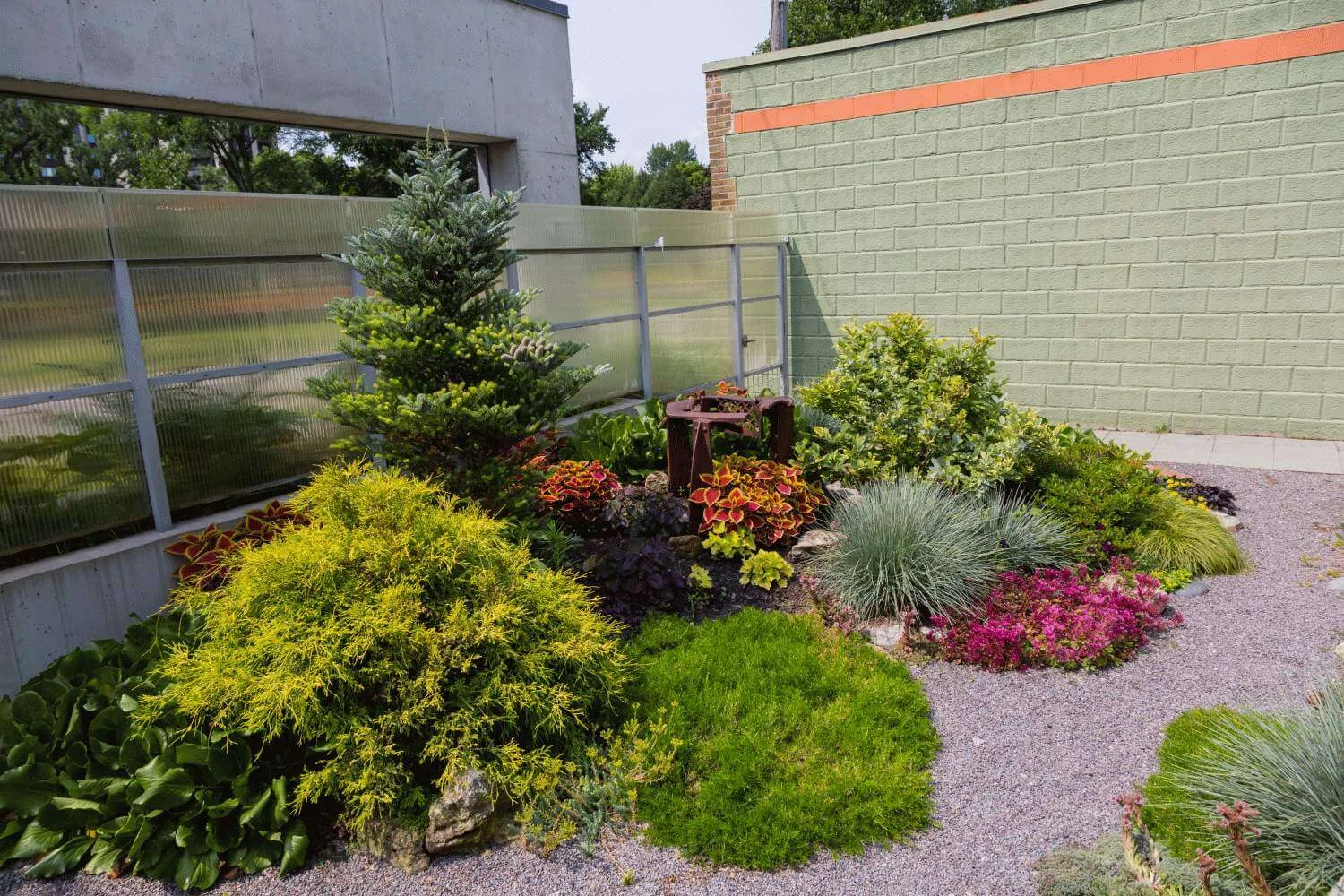 ModernCourtyardl4.jpg