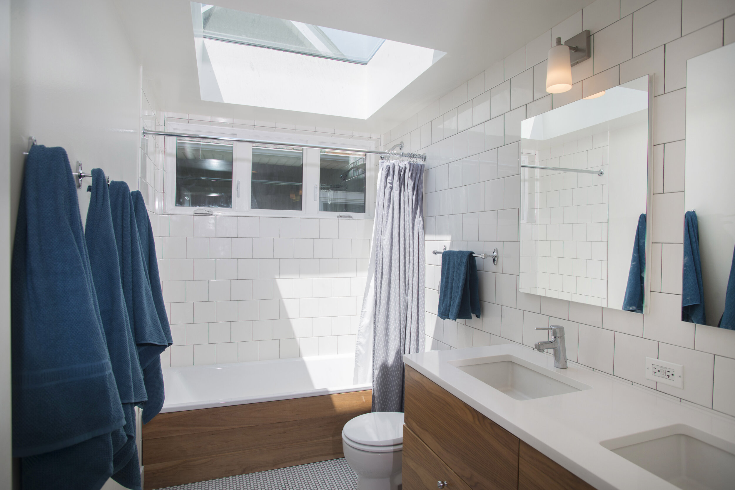 BathUpstairs1A.JPG