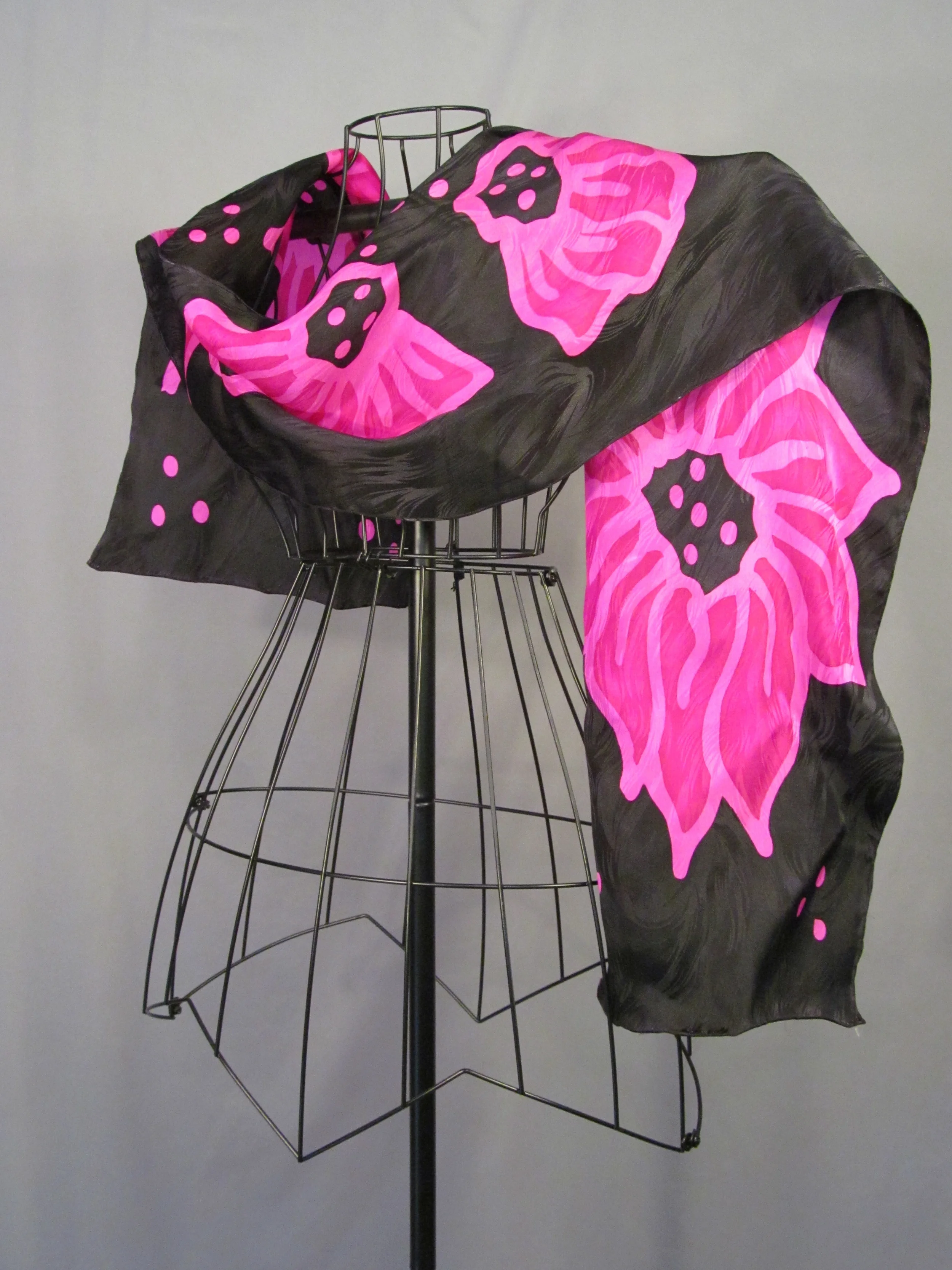 ScarfManfuchsia:black2cone.jpg