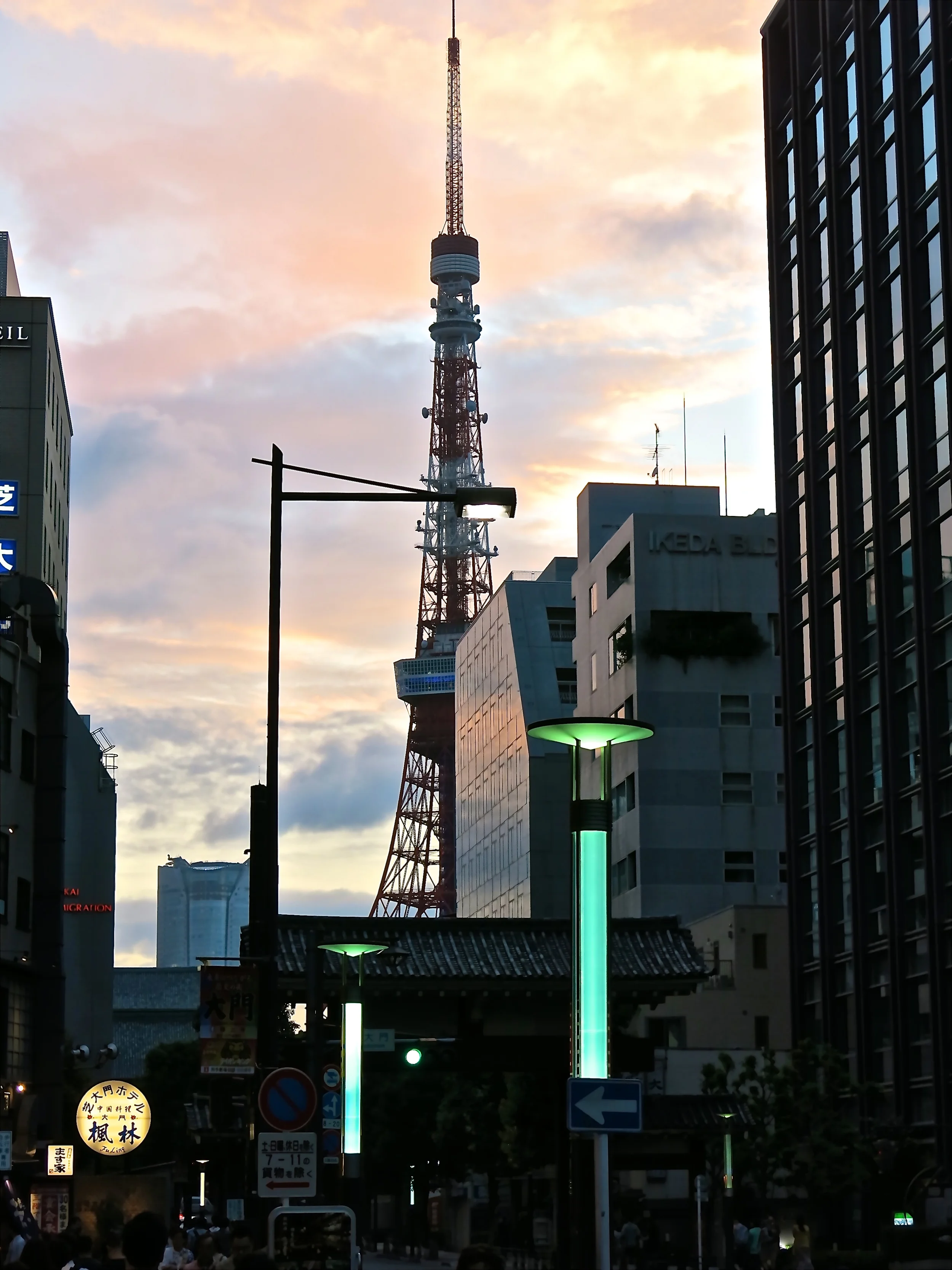 tokyo tower from daimon