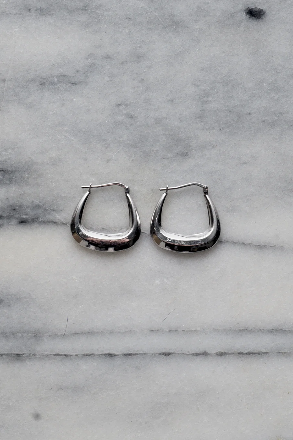 bodegathirteen-013-silver-bevelled-hoop-earring