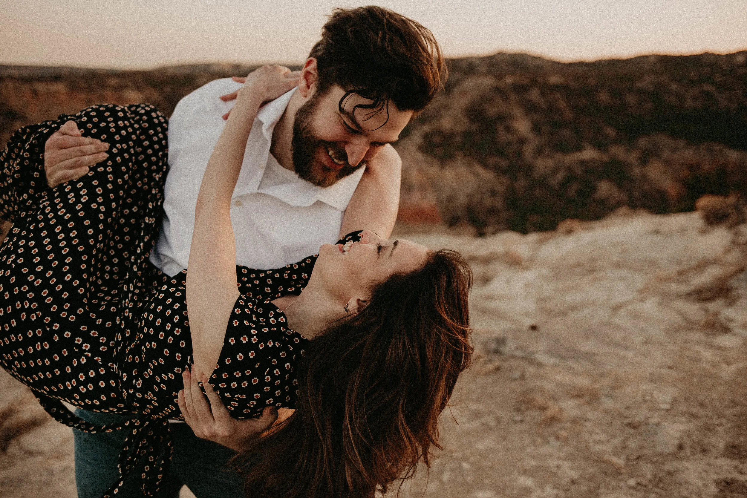 ZEKE + RACHEL | CLIFFSIDE SUNSET ENGAGEMENTS 