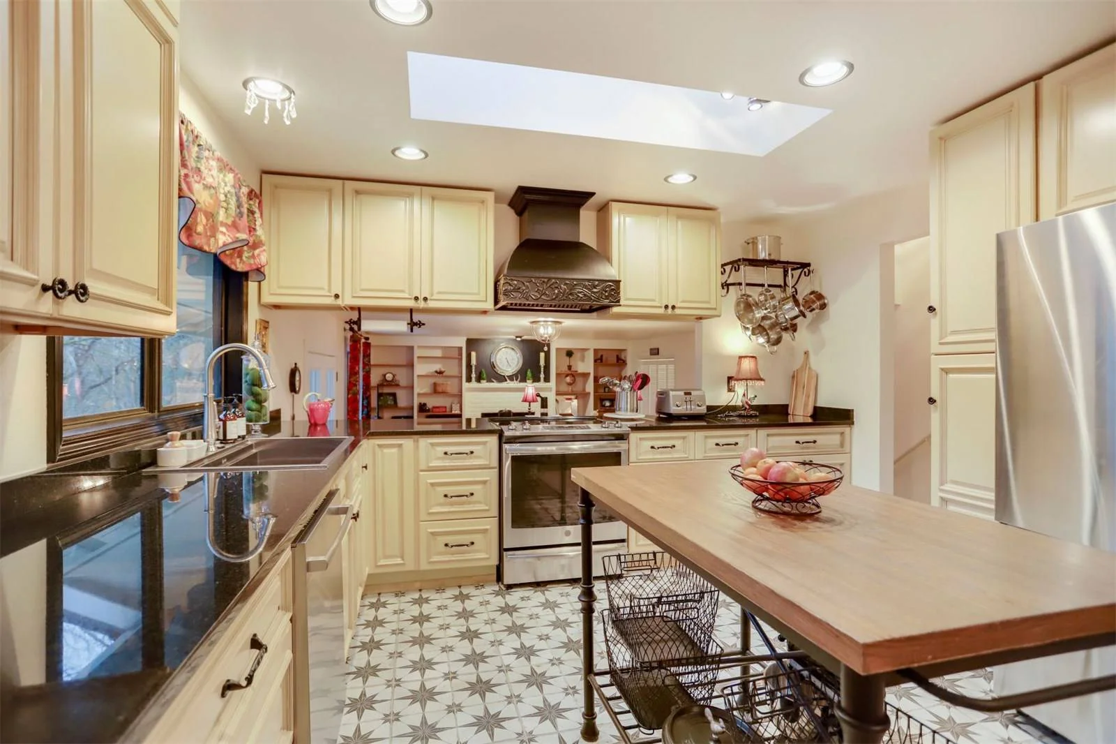 21755 Oak Way Brier (6).jpg