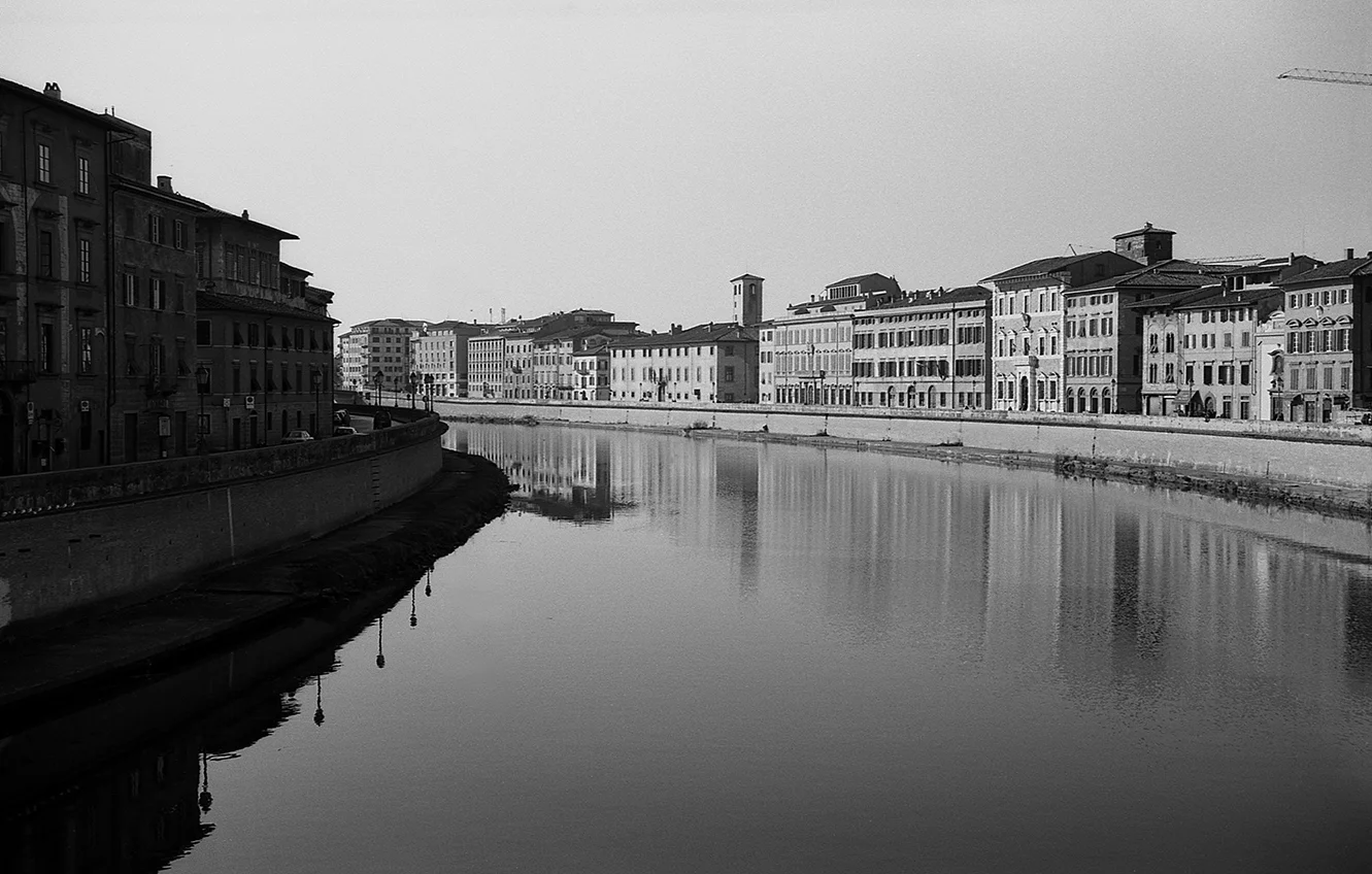 Arno. Pisa, 2002.jpg