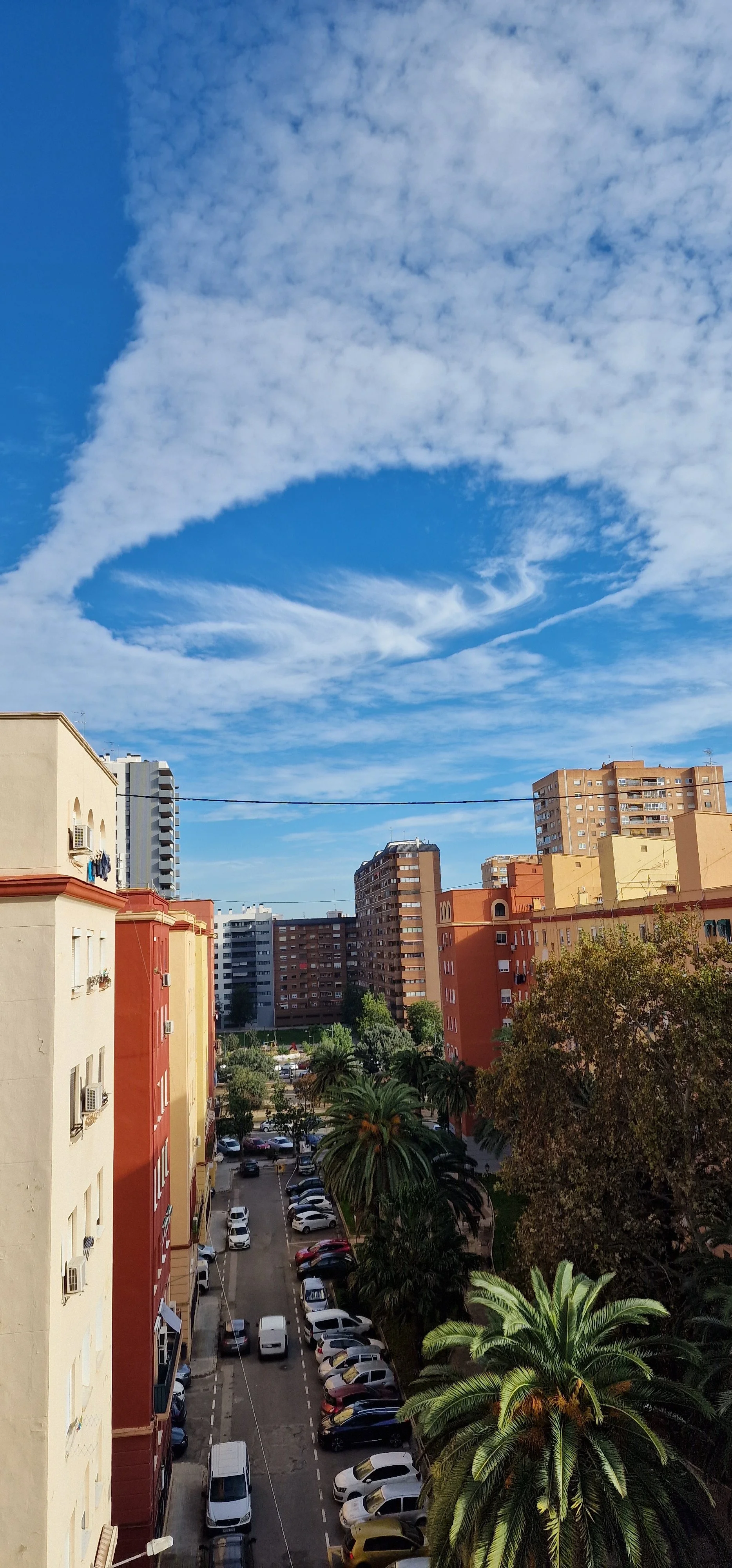 Nubes extrañas ante mi terraza II (serie Nubes)