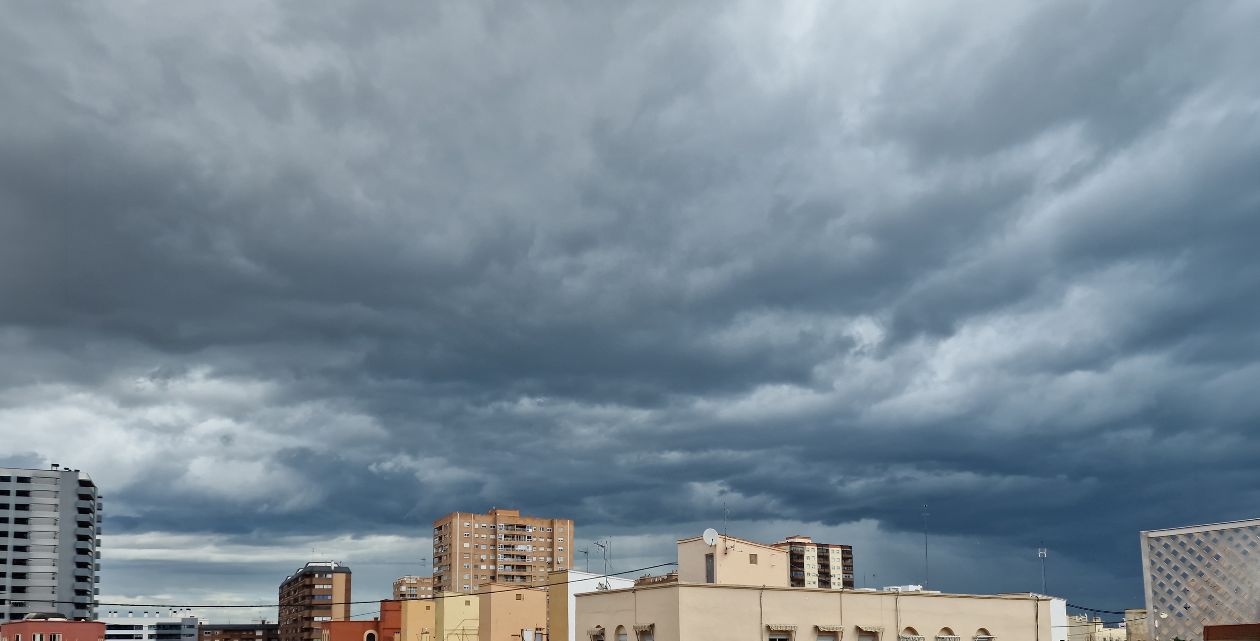 Nubes tormentosas desde mi terraza Ia (serie Nubes, subserie Nubes desde mi terraza)