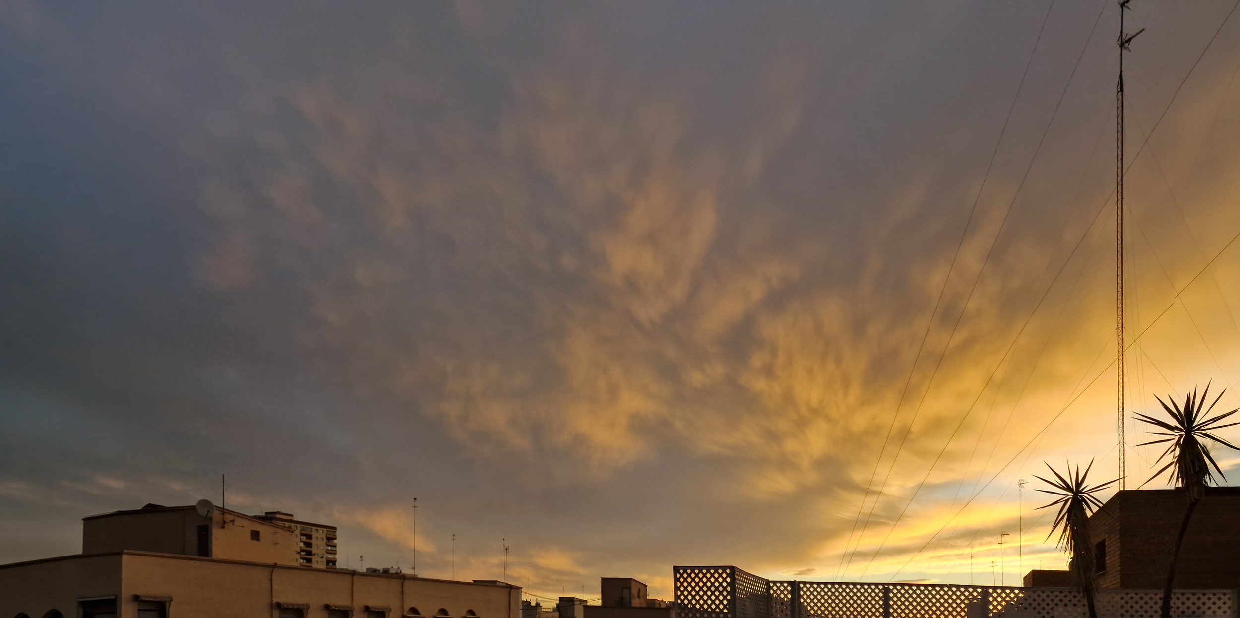 Nubes tormentosas desde mi terraza Ib (serie Nubes, subserie Nubes desde mi terraza)